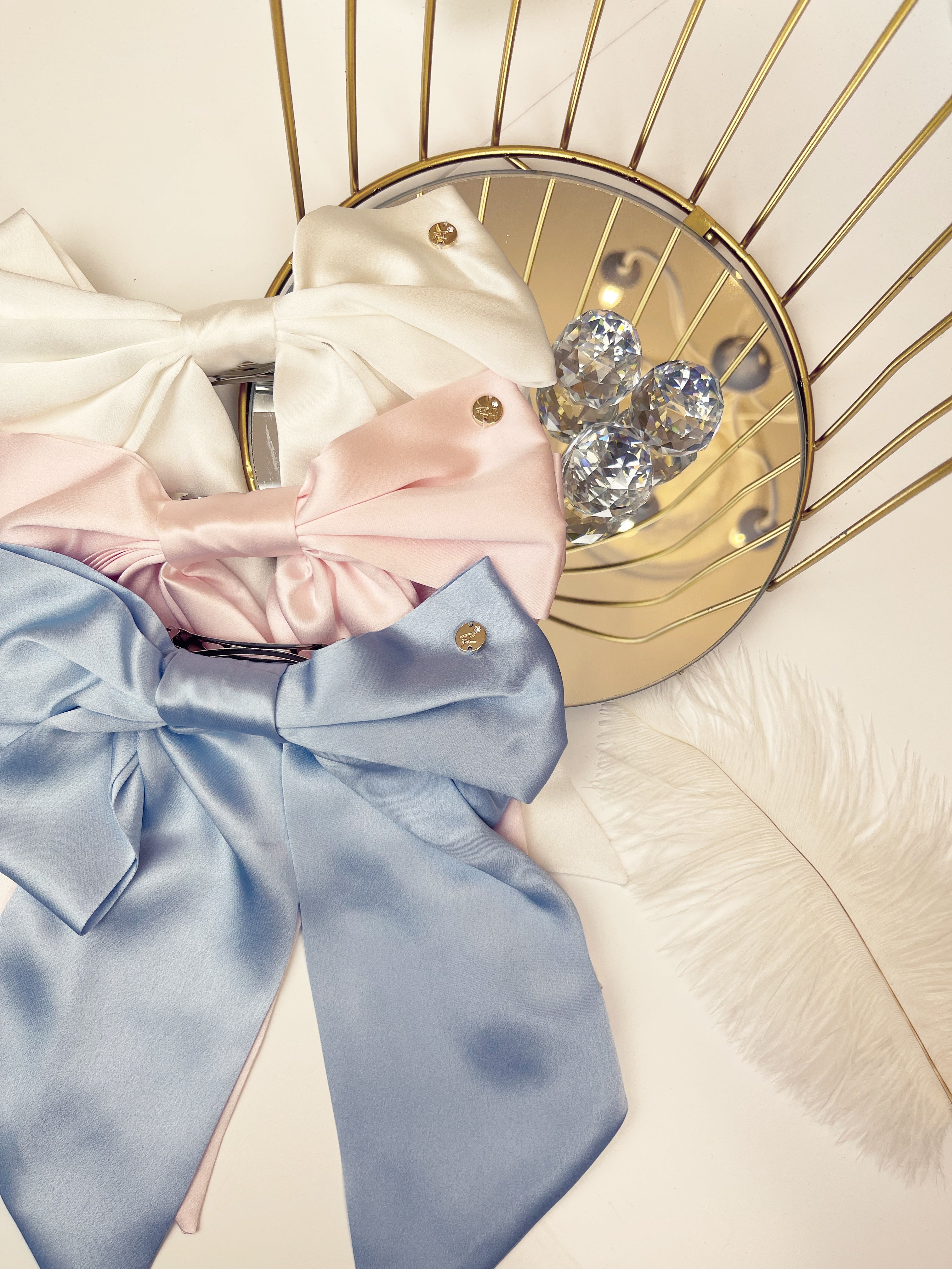 Hair Bow made from Natural Silk in various colors. Hair Bow made from Natural Silk in various colors.