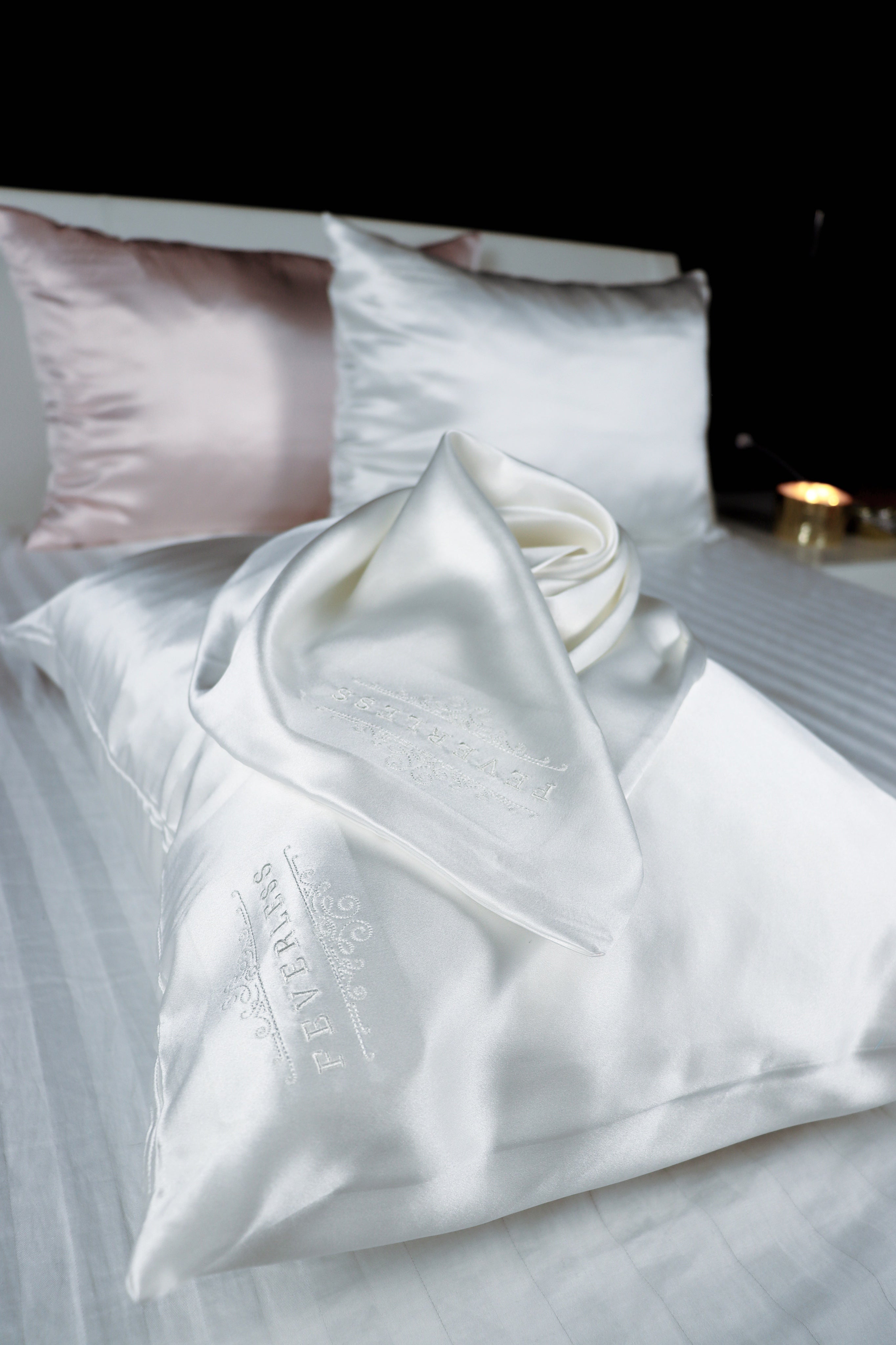 Glowing Hair & Skin SET - STANDARD Size Curling Kit + 1 FeverLess Pillowcase in WHITE Natural Silk Glowing Hair & Skin SET - STANDARD Size Curling Kit + 1 FeverLess Pillowcase in WHITE Natural Silk