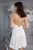 Set Satin Wave Short Robe + Open-Back White Dress Set Satin Wave Short Robe + Open-Back White Dress