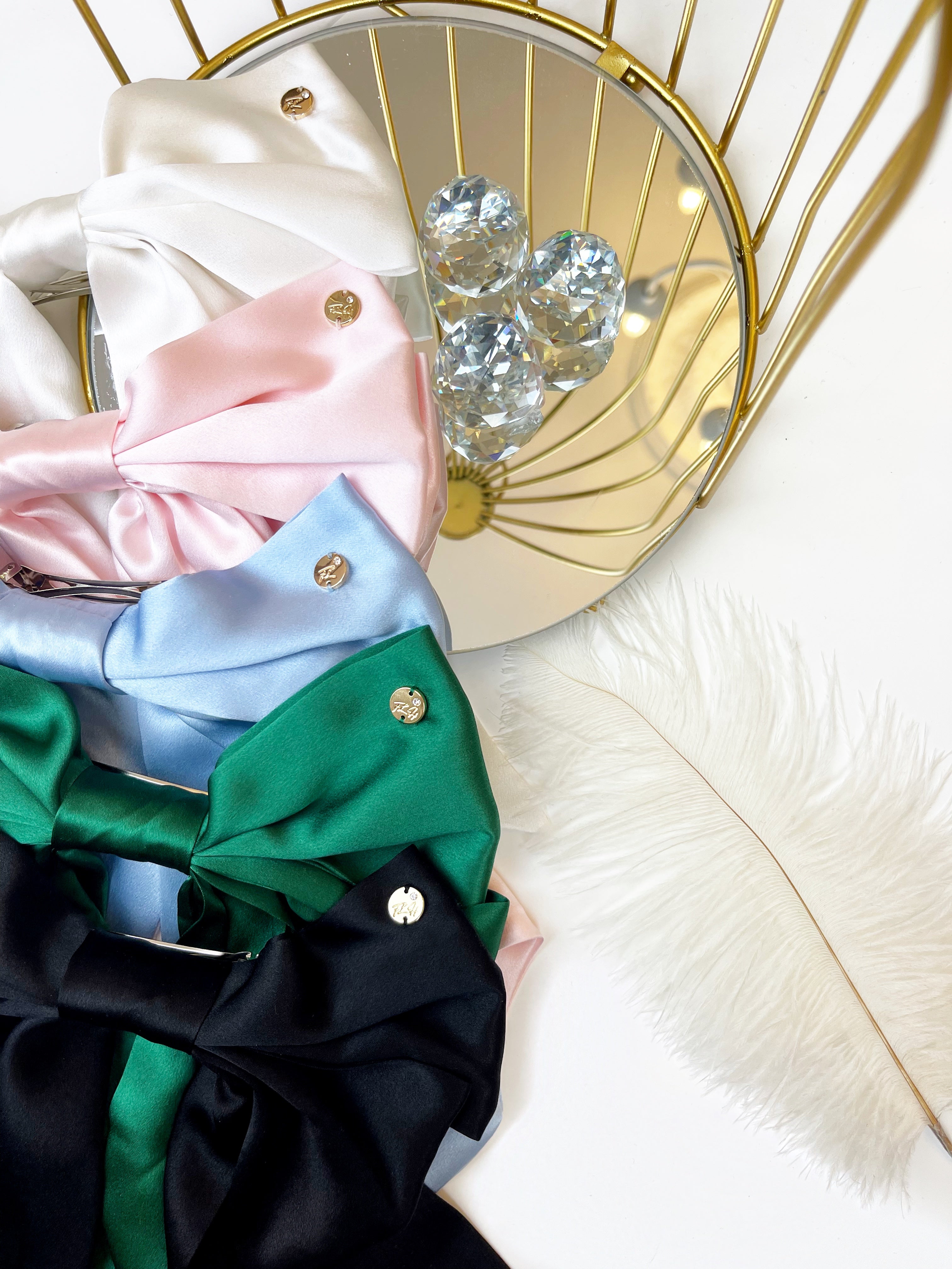 Hair Bow made from Natural Silk in various colors. Hair Bow made from Natural Silk in various colors.