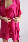 Conjunto Bata Corta Ondas Satén + Vestido Fucsia Espalda Descubierta Conjunto Bata Corta Ondas Satén + Vestido Fucsia Espalda Descubierta