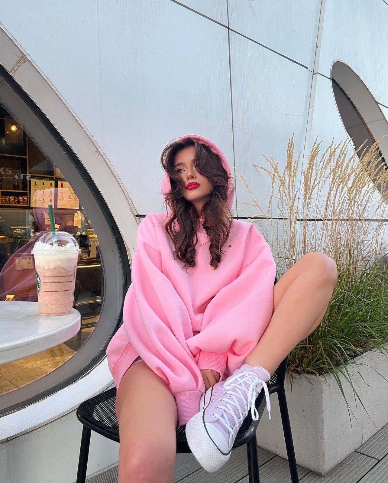 Hanorac " Blush " cu spatele gol și mâneci clopot BABY PINK Hanorac " Blush " cu spatele gol și mâneci clopot BABY PINK