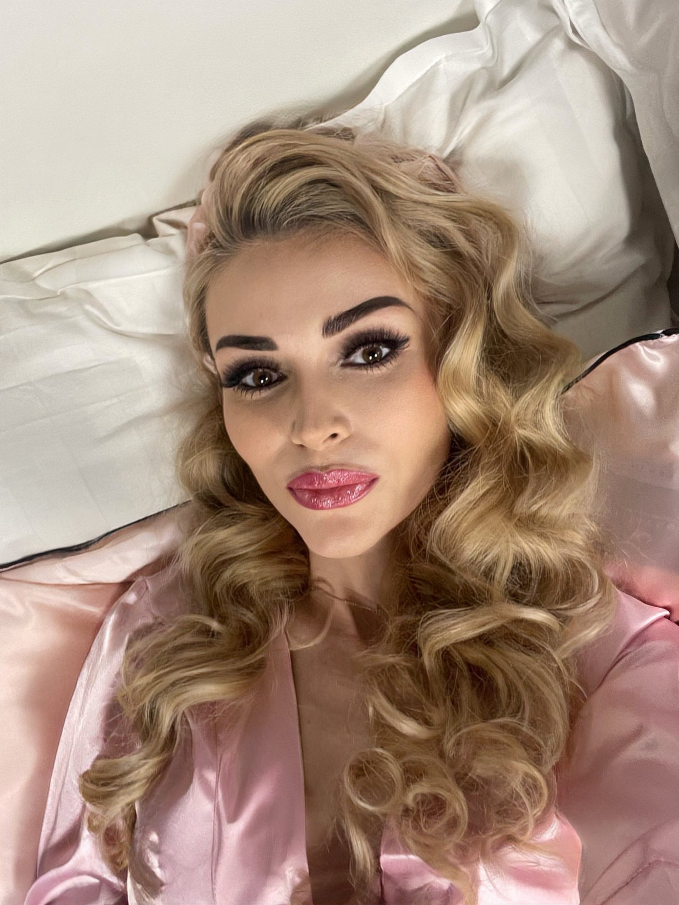 Glowing Hair & Skin SET - XXS Size Curling Kit + 1 FeverLess Pillowcase in Golden Natural Silk Glowing Hair & Skin SET - XXS Size Curling Kit + 1 FeverLess Pillowcase in Golden Natural Silk