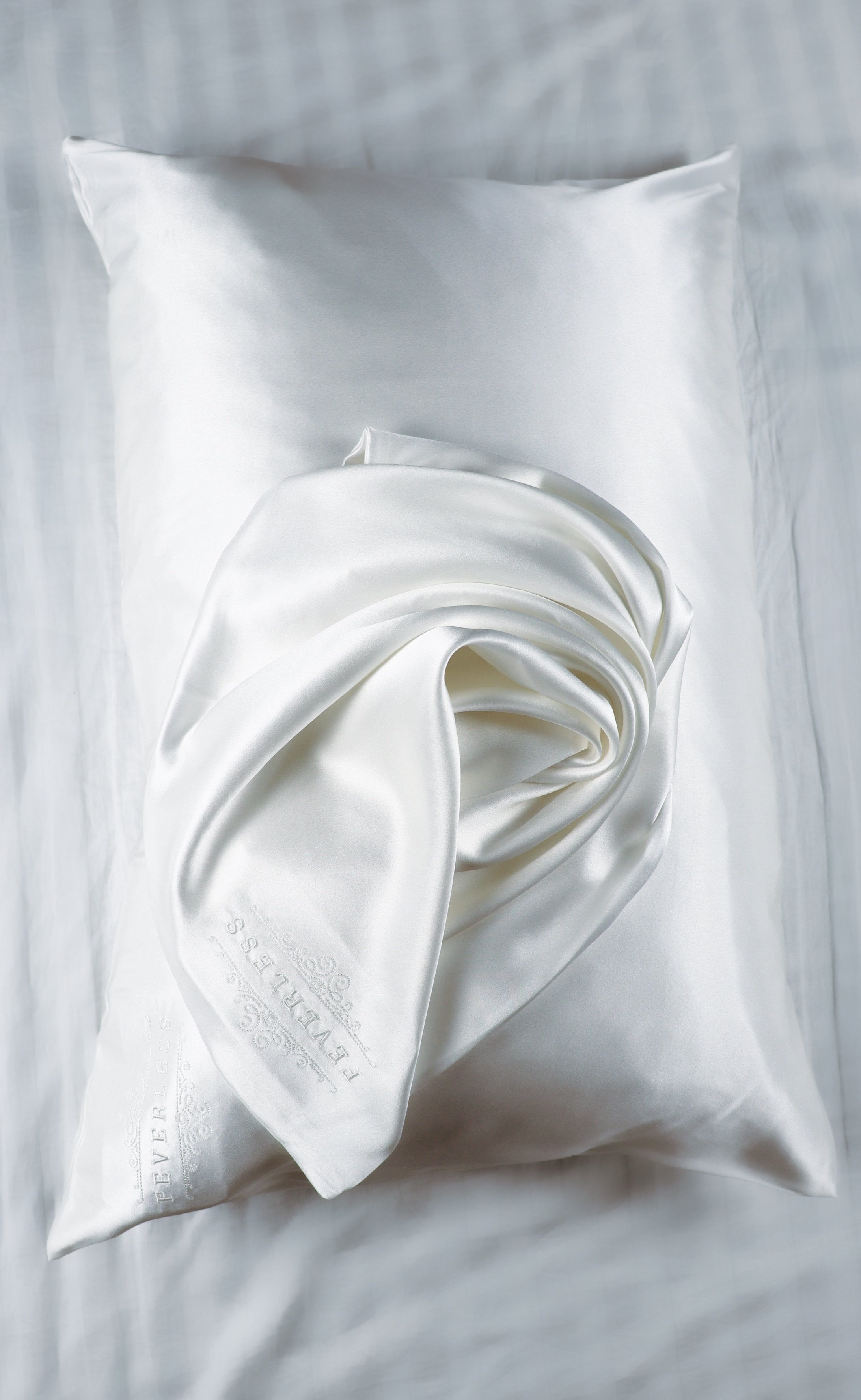 Glowing Hair & Skin SET - STANDARD Size Curling Kit + 1 FeverLess Pillowcase in White Natural Silk Glowing Hair & Skin SET - STANDARD Size Curling Kit + 1 FeverLess Pillowcase in White Natural Silk