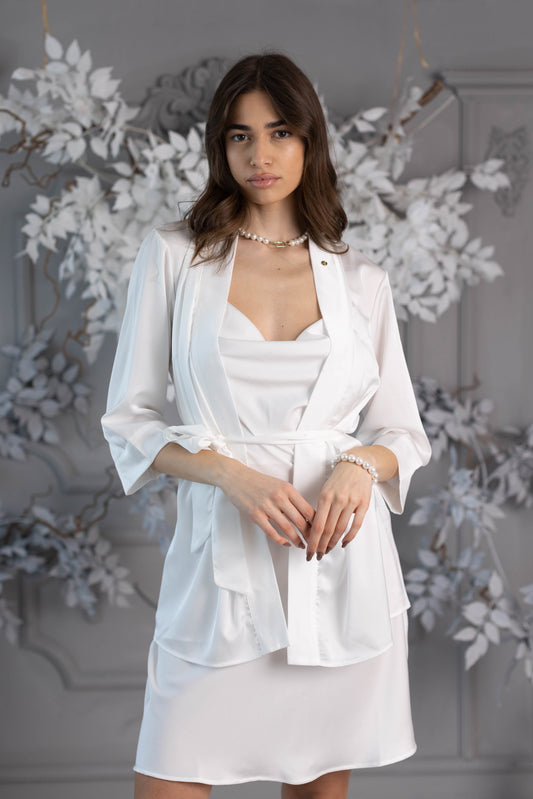 Conjunto Bata Corta Satén Onda + Vestido Espalda al Aire Blanco