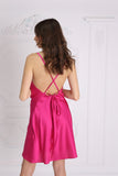 Conjunto Bata Corta Ondas Satén + Vestido Fucsia Espalda Descubierta Conjunto Bata Corta Ondas Satén + Vestido Fucsia Espalda Descubierta