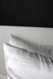 Funda de almohada bordada FeverLess de Seda Natural Mulberry con cierre oculto, color blanco Funda de almohada bordada FeverLess de Seda Natural Mulberry con cierre oculto, color blanco