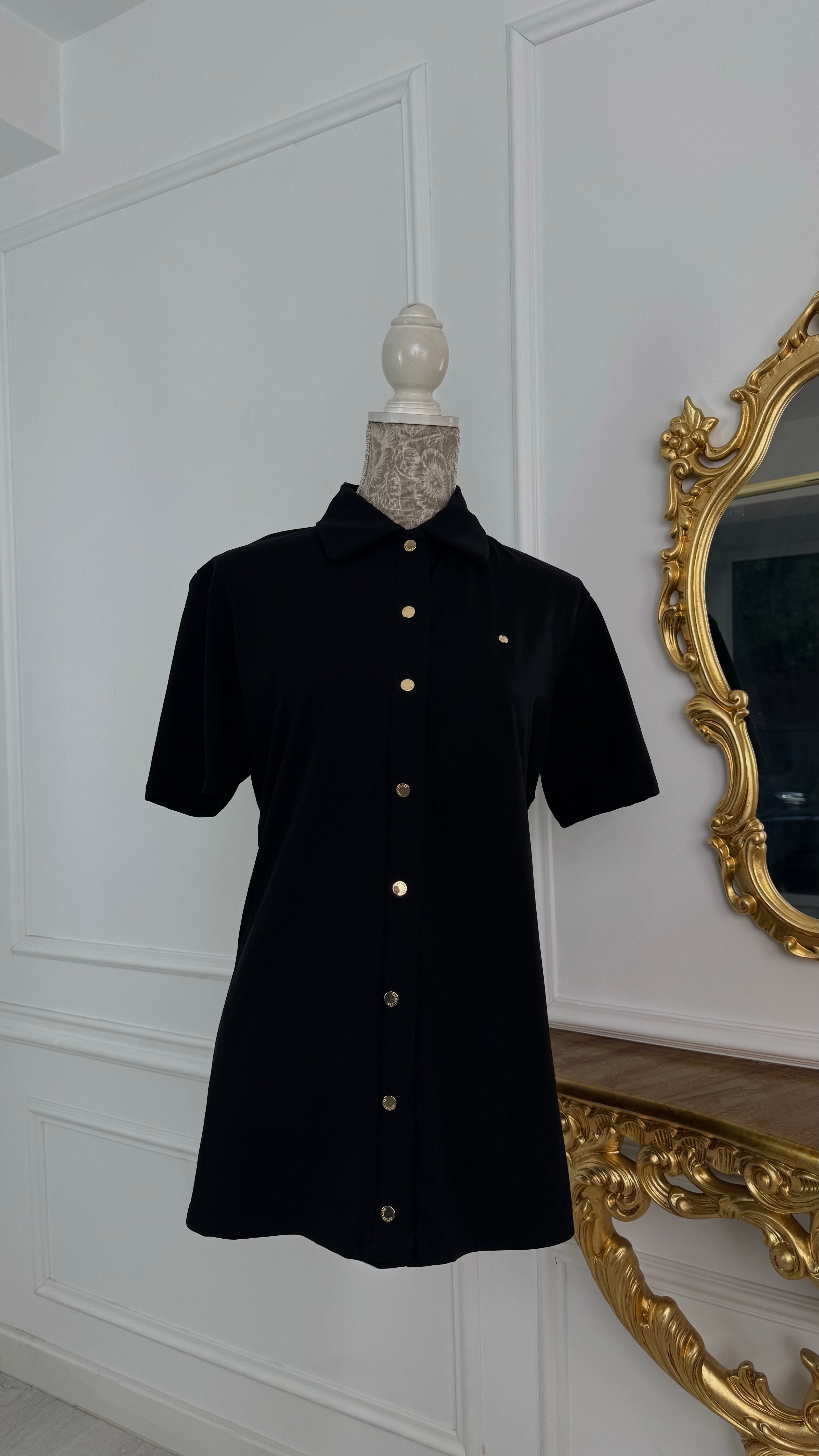 Tricou " Softie " cu guler și CAPSE DESCHIS Lung NEGRU