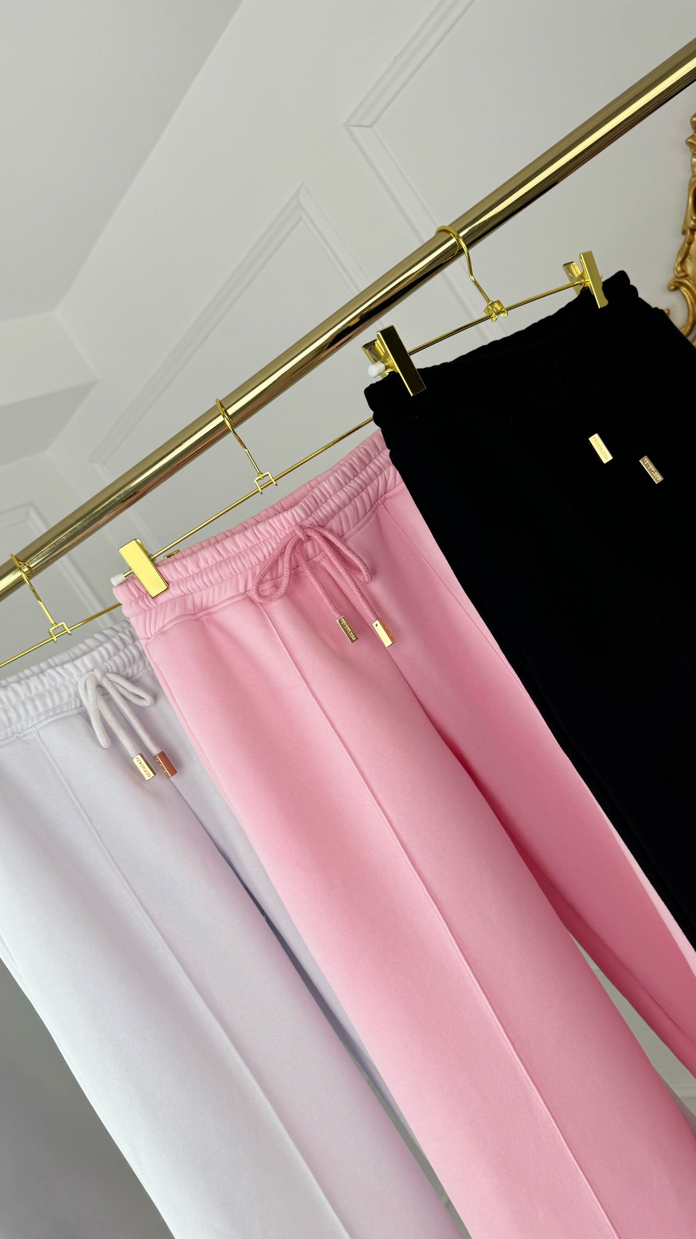 Pantaloni " BLUSH " Flauşați Largi Drepți ALB