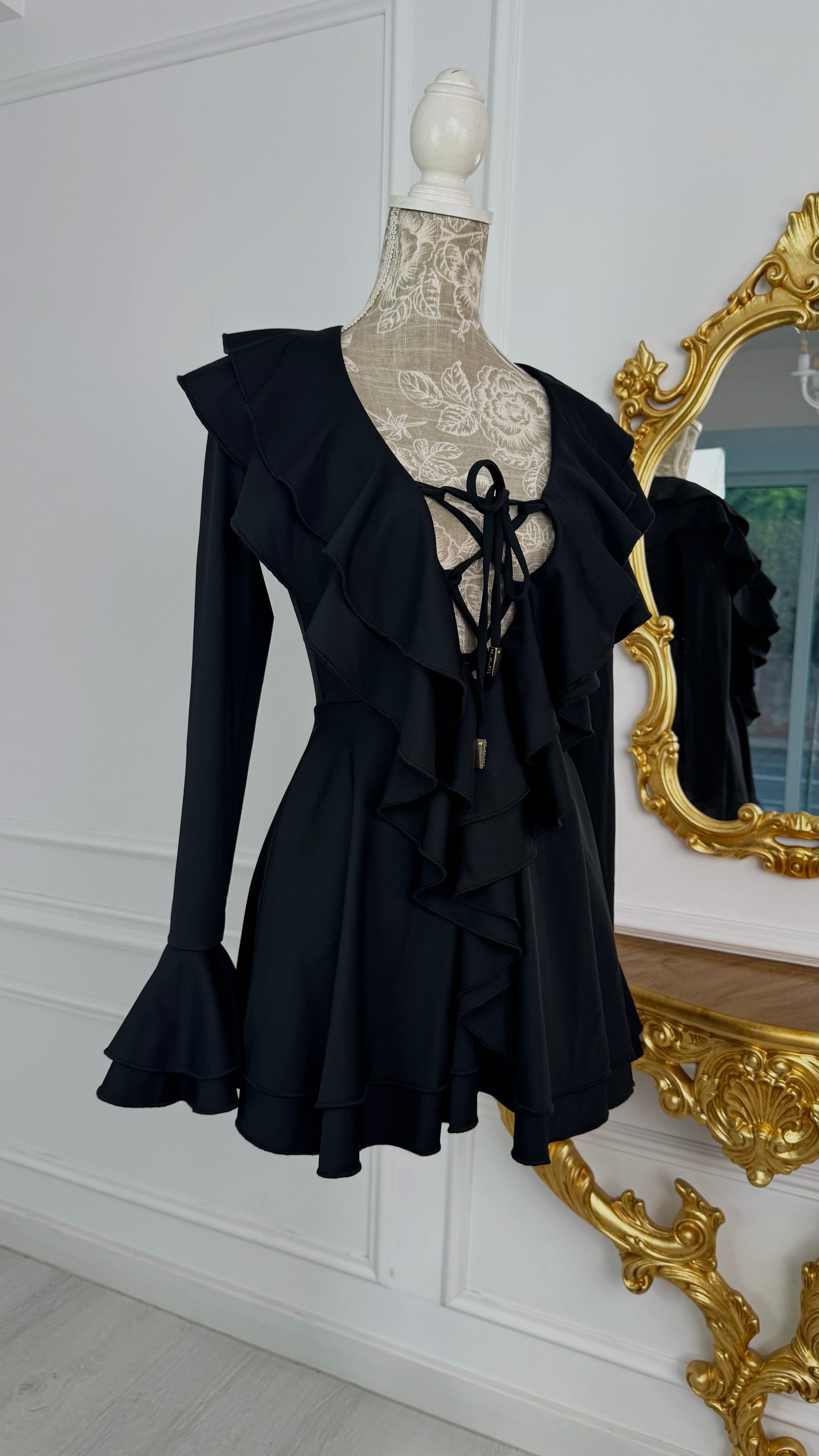 Rochie ALEXIS elasticǎ cu Volane mâneca lungǎ BLACK