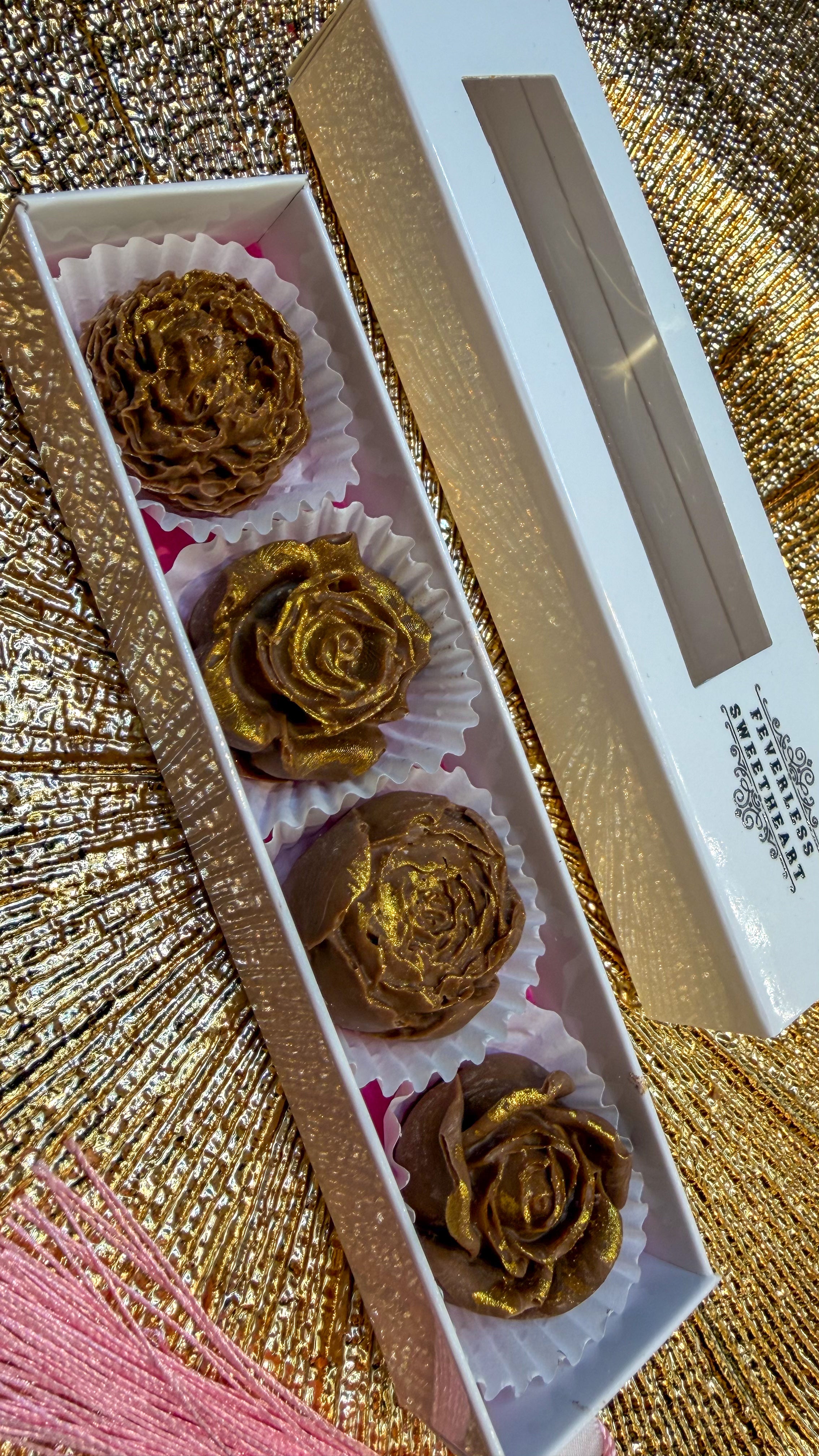 Cutie cu 1 Sertar 4 Praline "FLOWERS" din Ciocolatǎ Belgiană