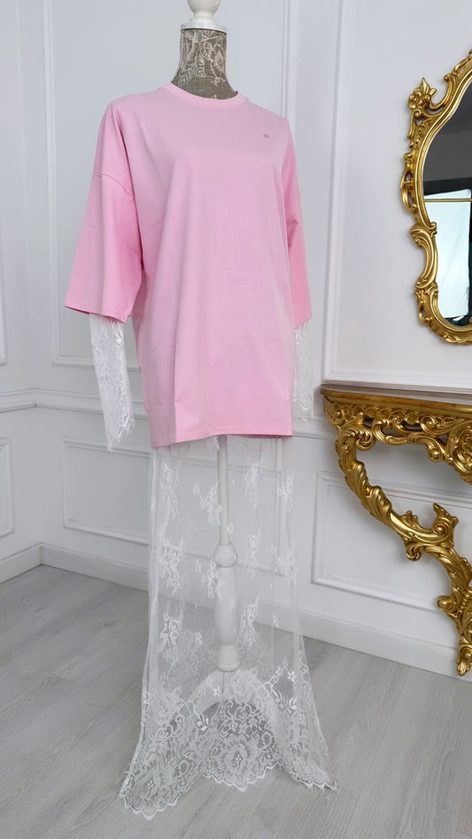 SET Tricou "SOFTIE" Baby PINK OVERSIZE + Rochie lungă din dantelă cu mâneca lungă ALB
