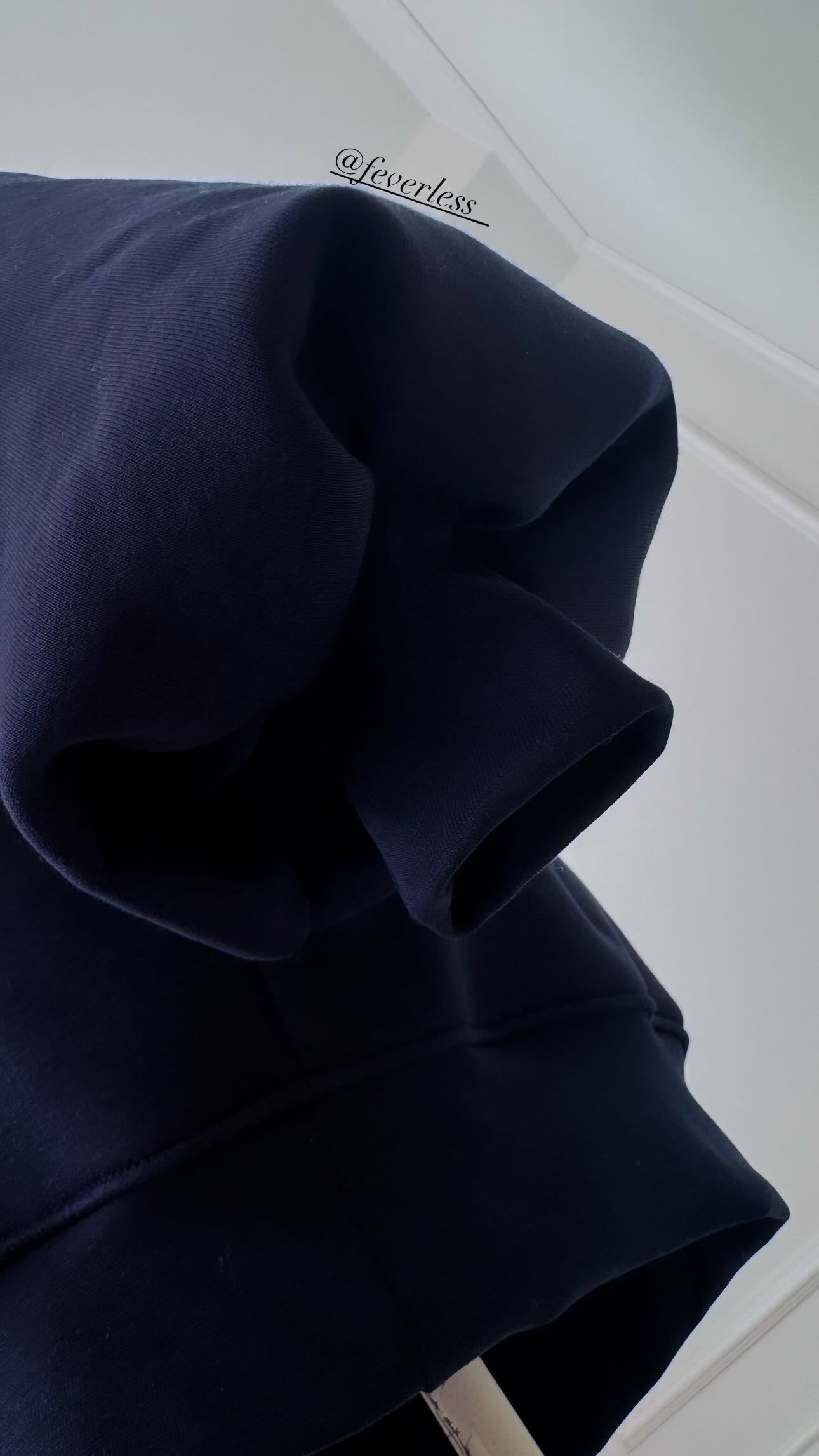 Hanorac  " Blush " cu spatele gol și mâneci clopot DARK NAVY BLUE