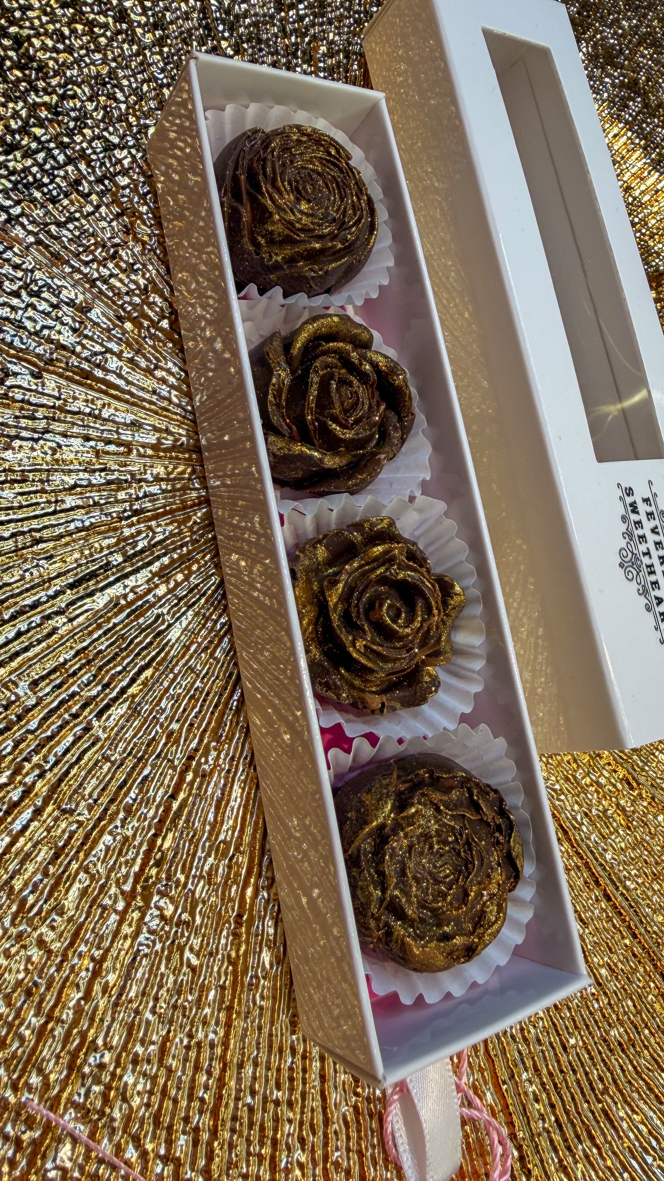 Cutie cu 1 Sertar 4 Praline "FLOWERS" din Ciocolatǎ Belgiană