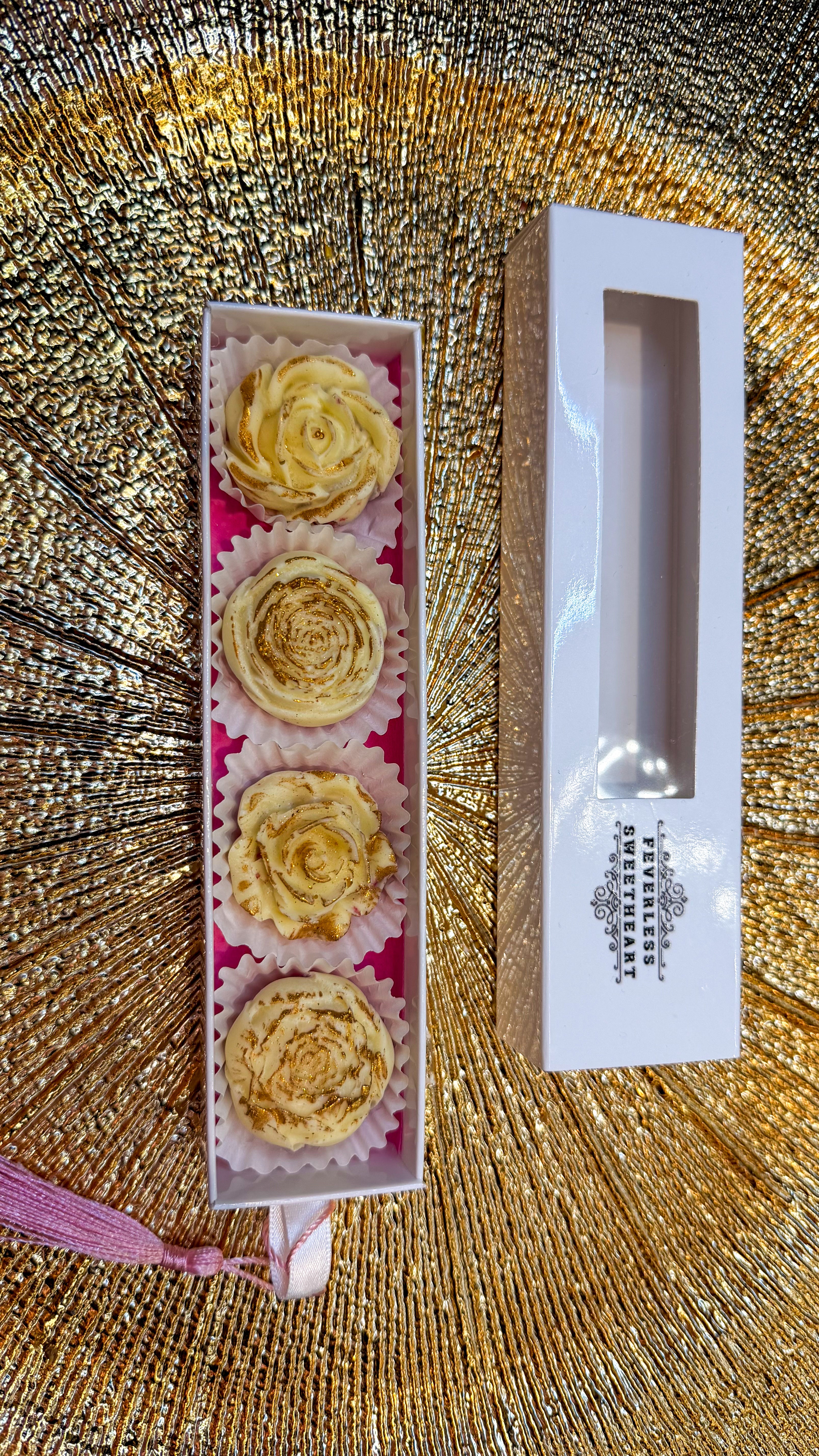 Cutie cu 1 Sertar 4 Praline "FLOWERS" din Ciocolatǎ Belgiană