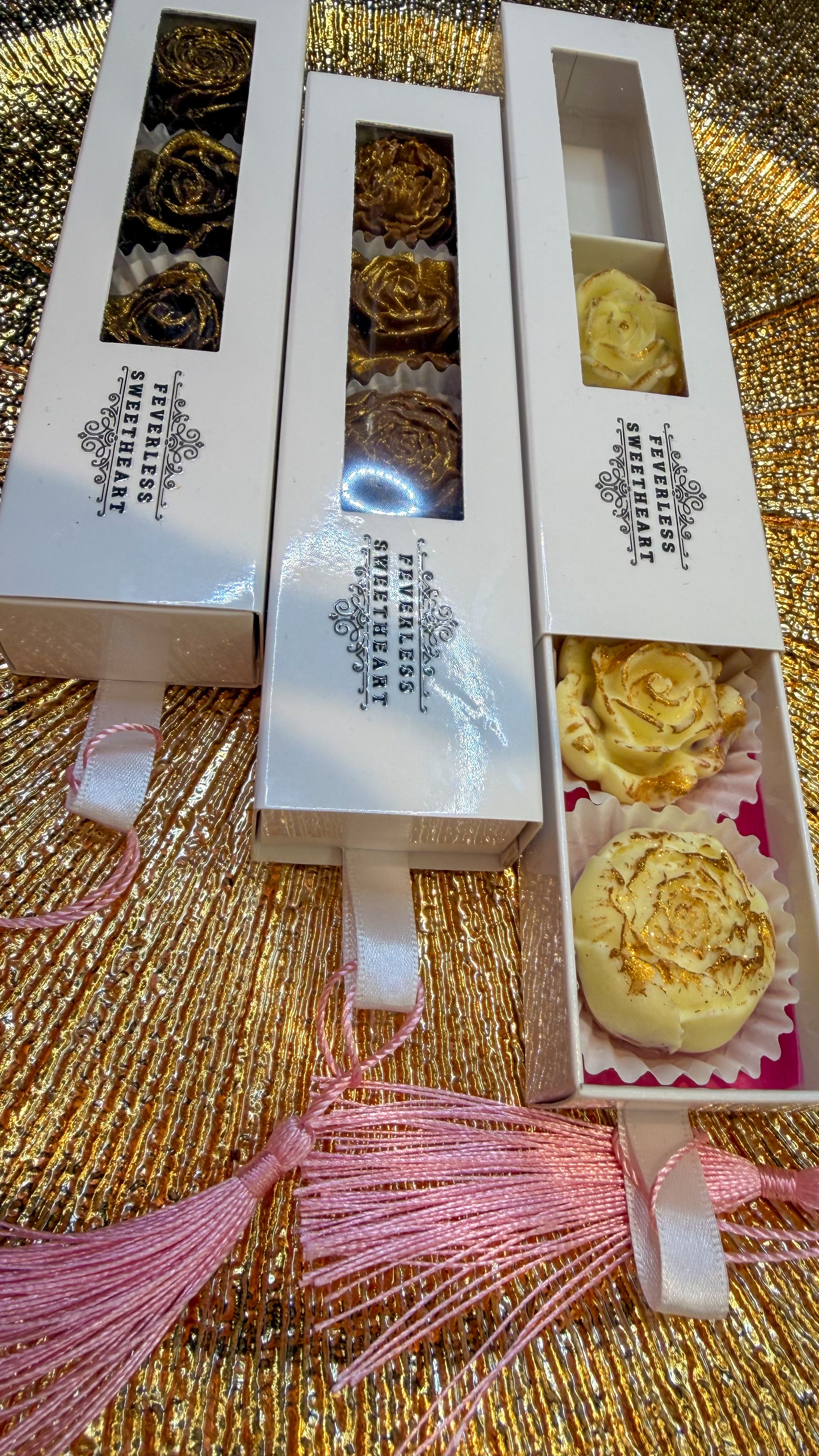 Cutie cu 1 Sertar 4 Praline "FLOWERS" din Ciocolatǎ Belgiană