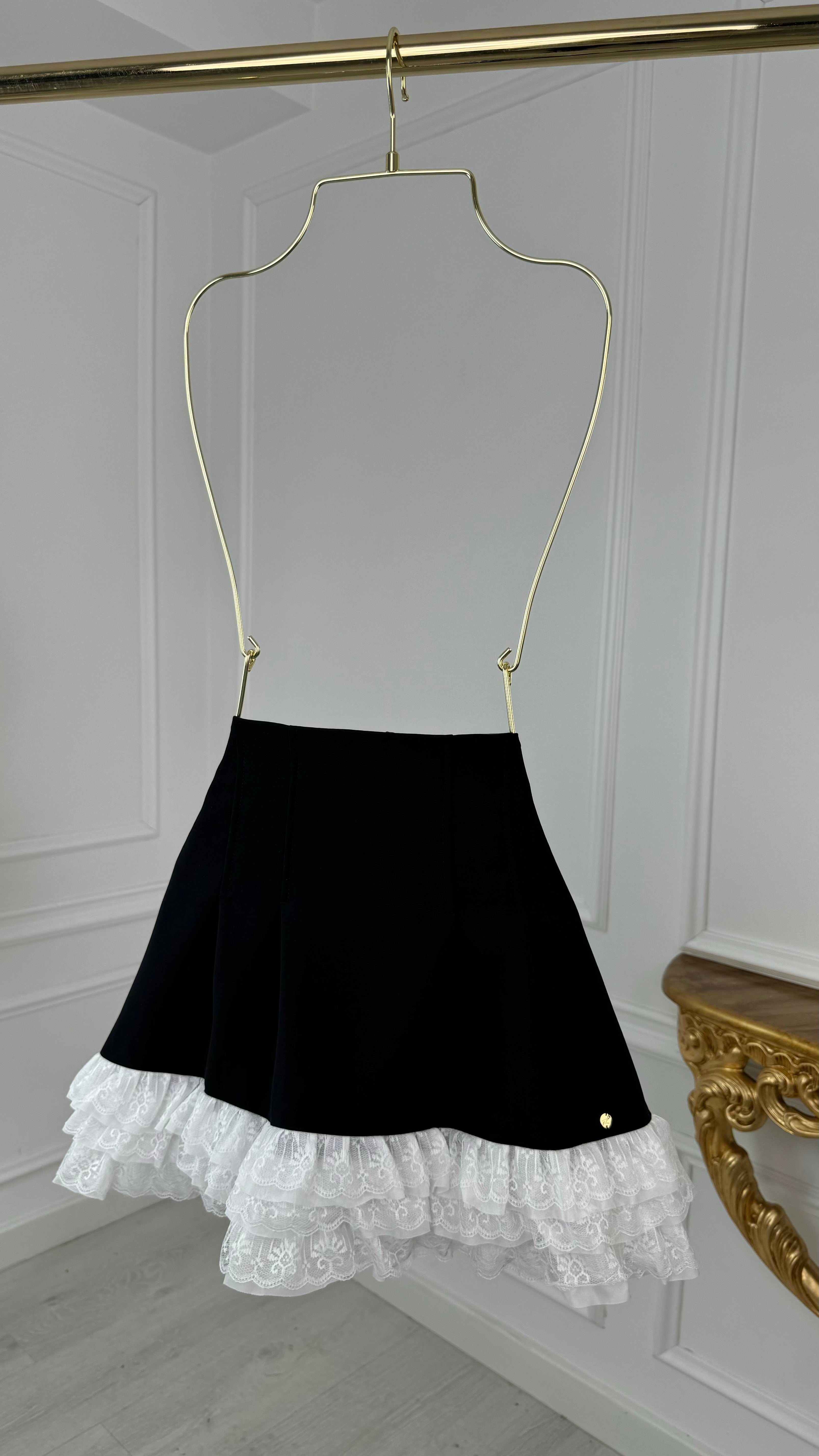 Short tennis skirt with hidden pants and ruffles