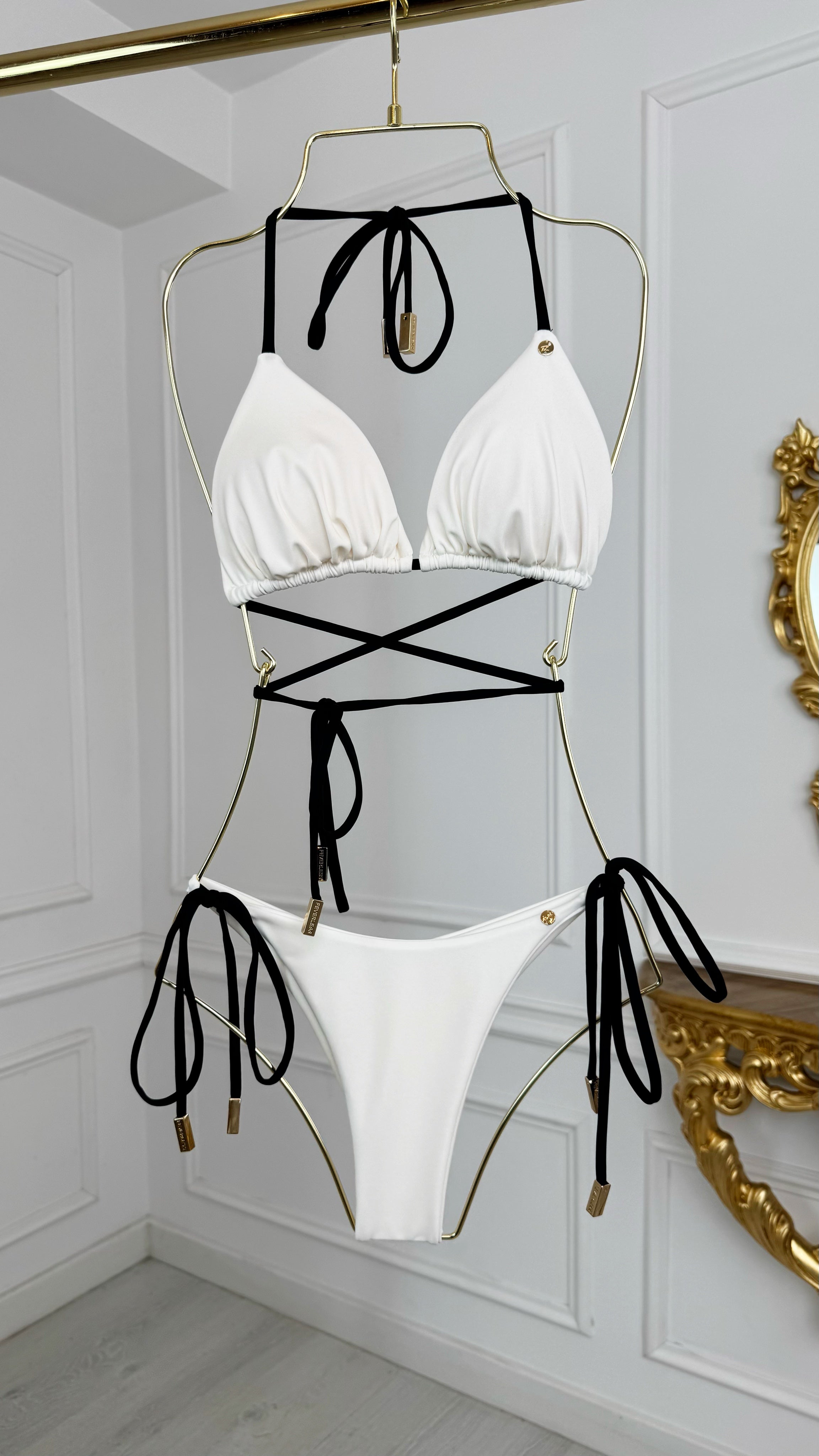 Slip de baie ALB cu NEGRU