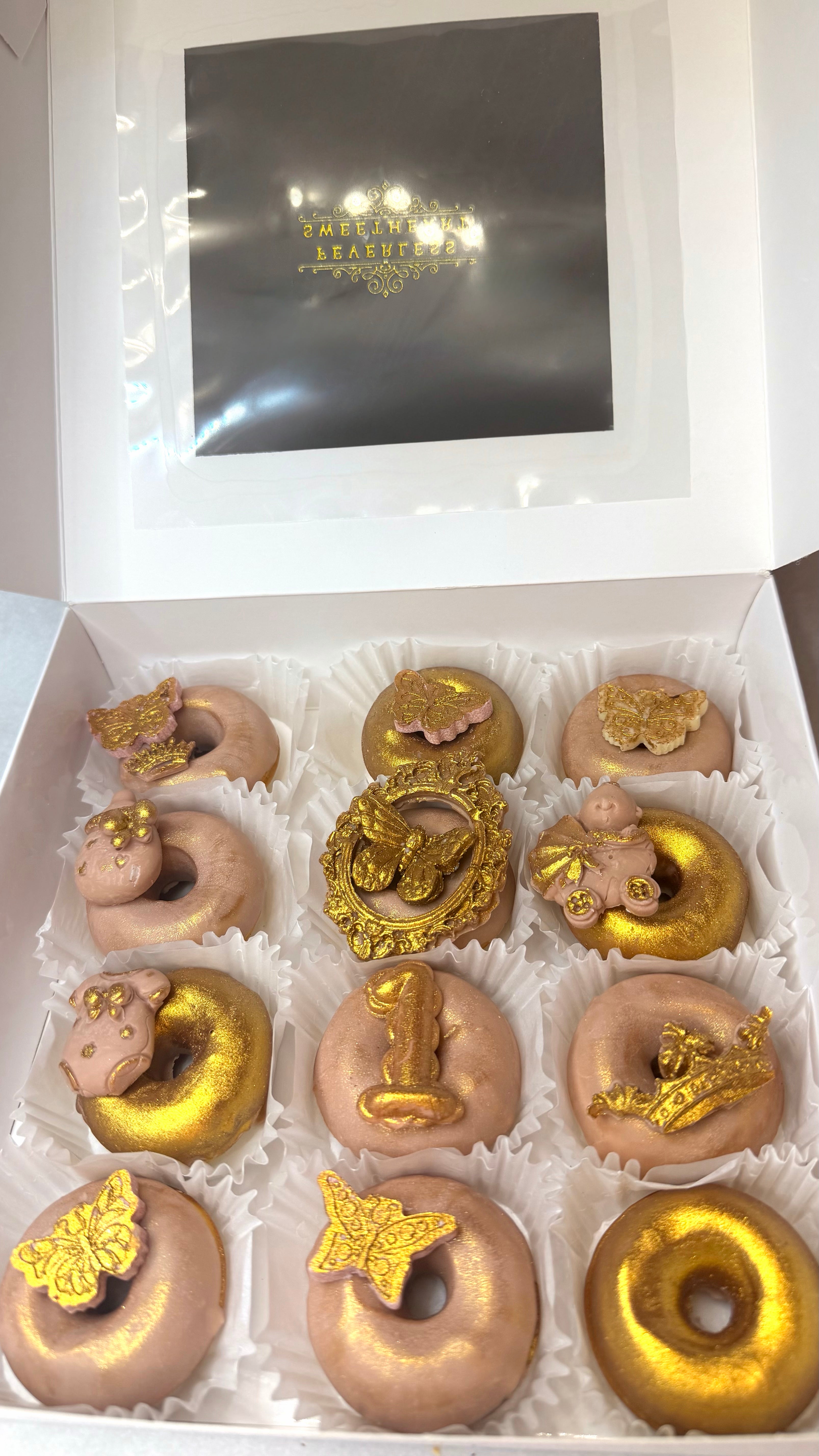 CUTIE MINI DONUTS acoperite cu ciocolatǎ Belgianǎ culoare - BLUSH Decor din Ciocolatǎ BABY  ( Ridicare Din Târgu Mureş)