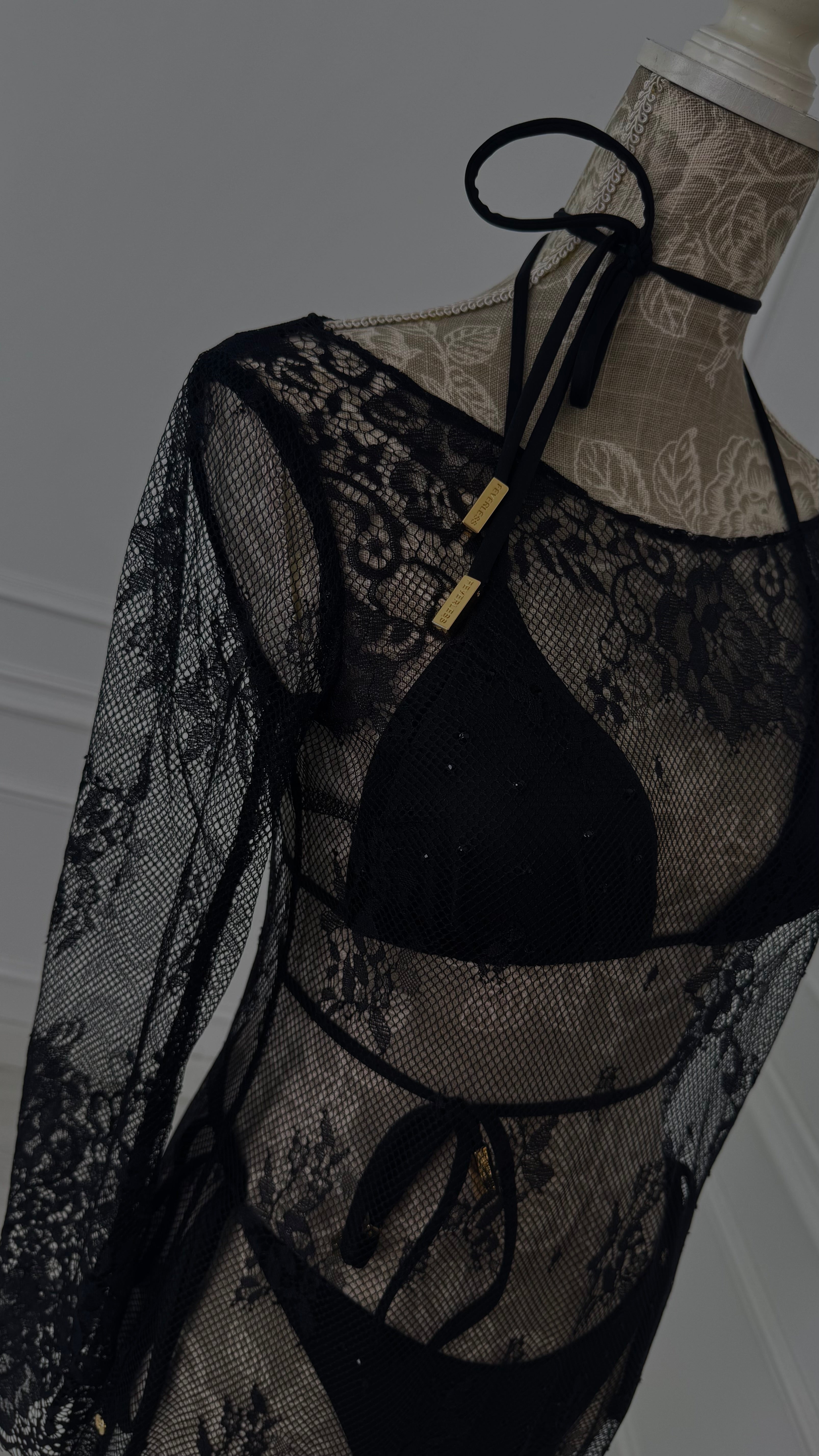 Rochie lungă din dantelă cu mâneca lungă NEGRU