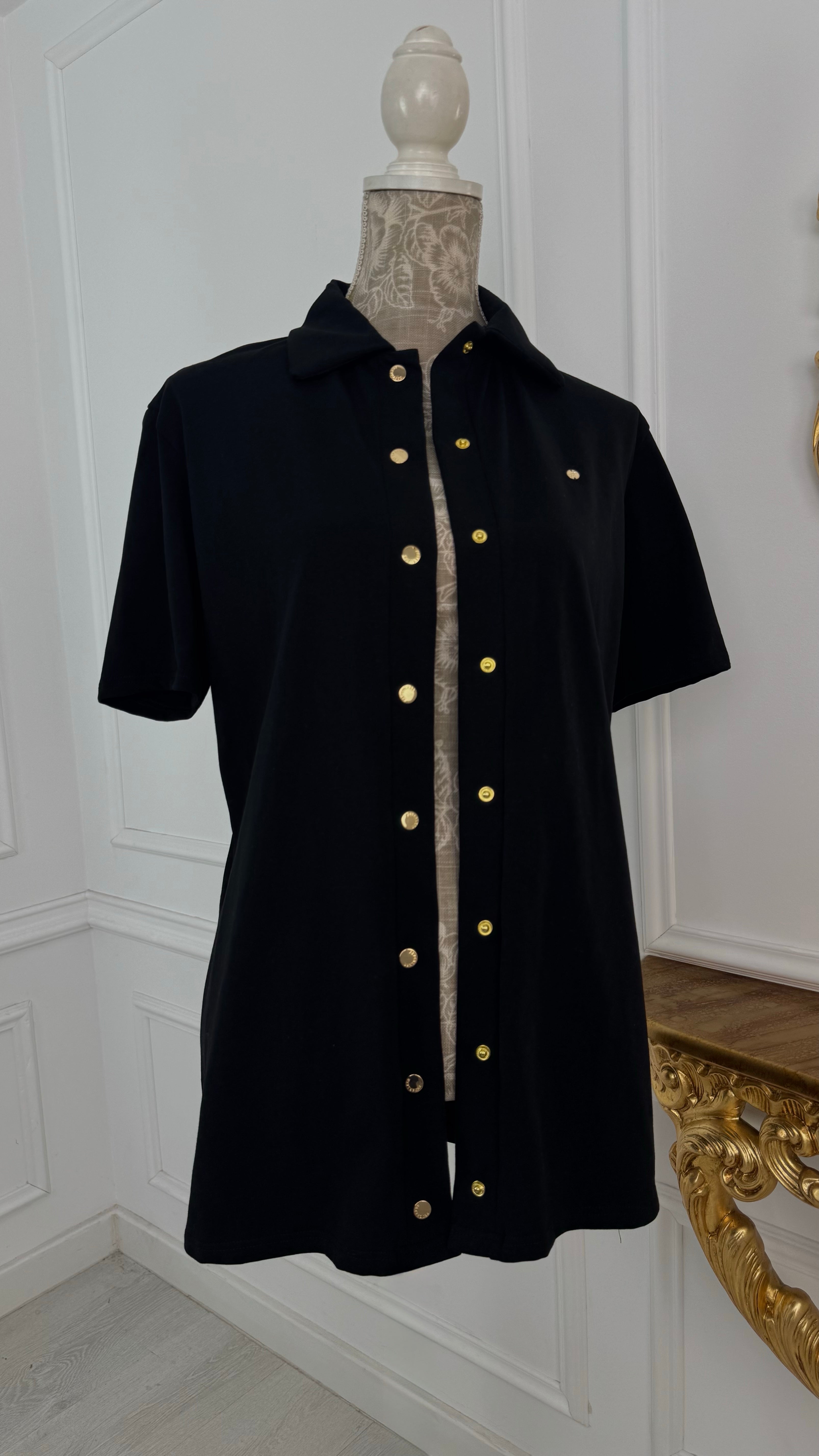 Tricou " Softie " cu guler și CAPSE DESCHIS Lung NEGRU
