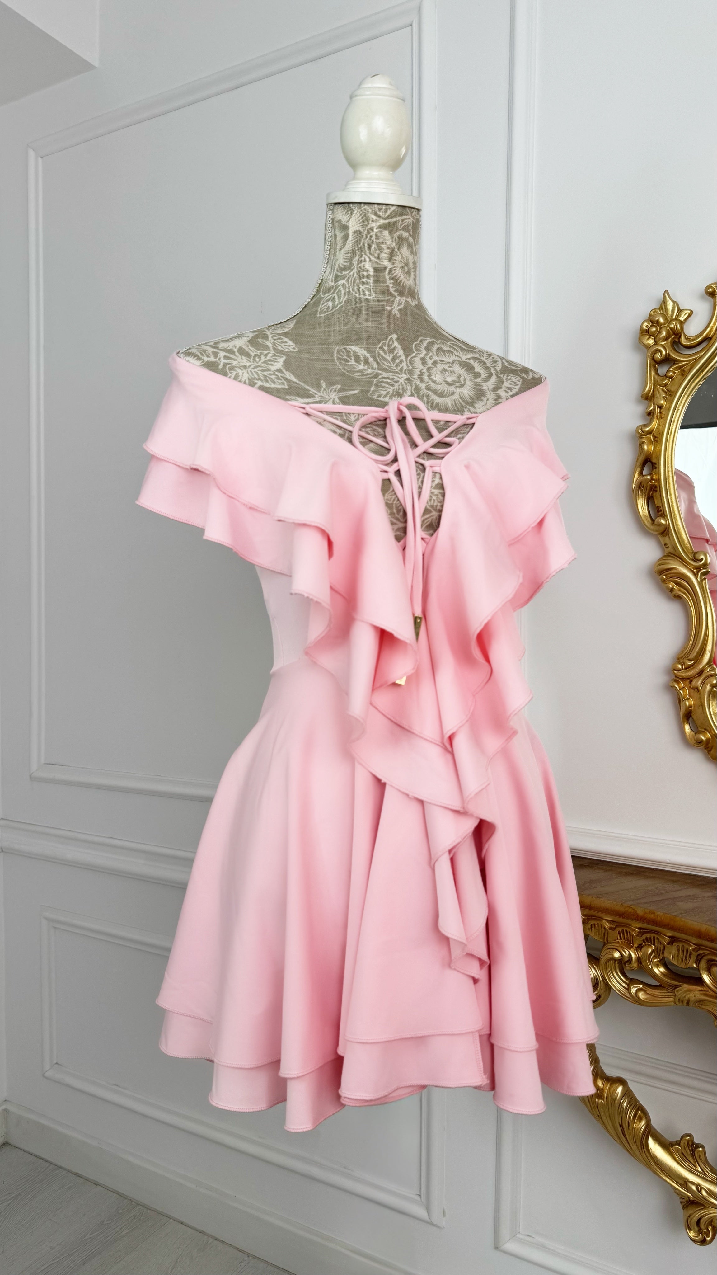 Rochie elasticǎ ALEXIS cu Volane print BLUSH PINK