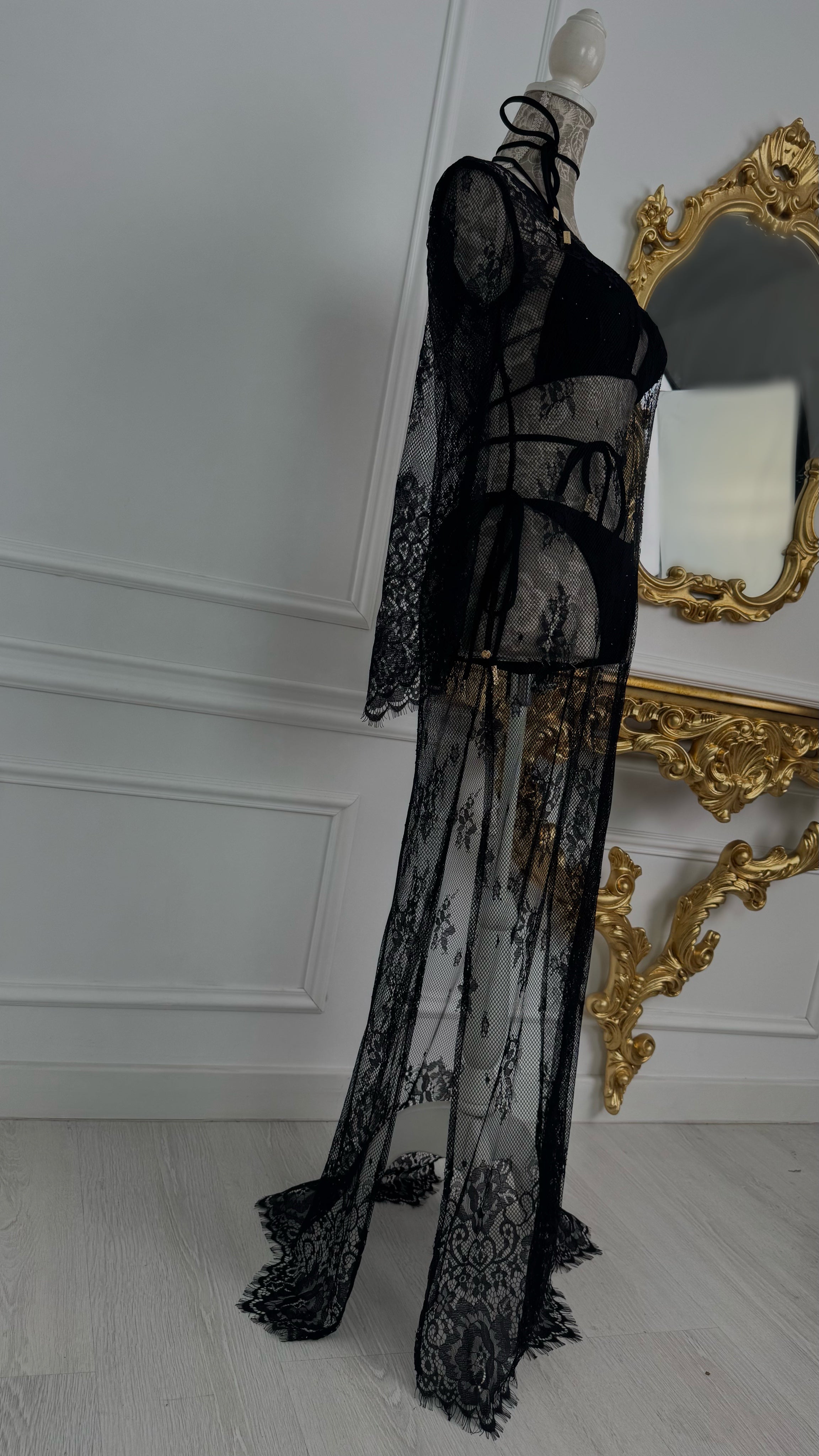 Rochie lungă din dantelă cu mâneca lungă NEGRU
