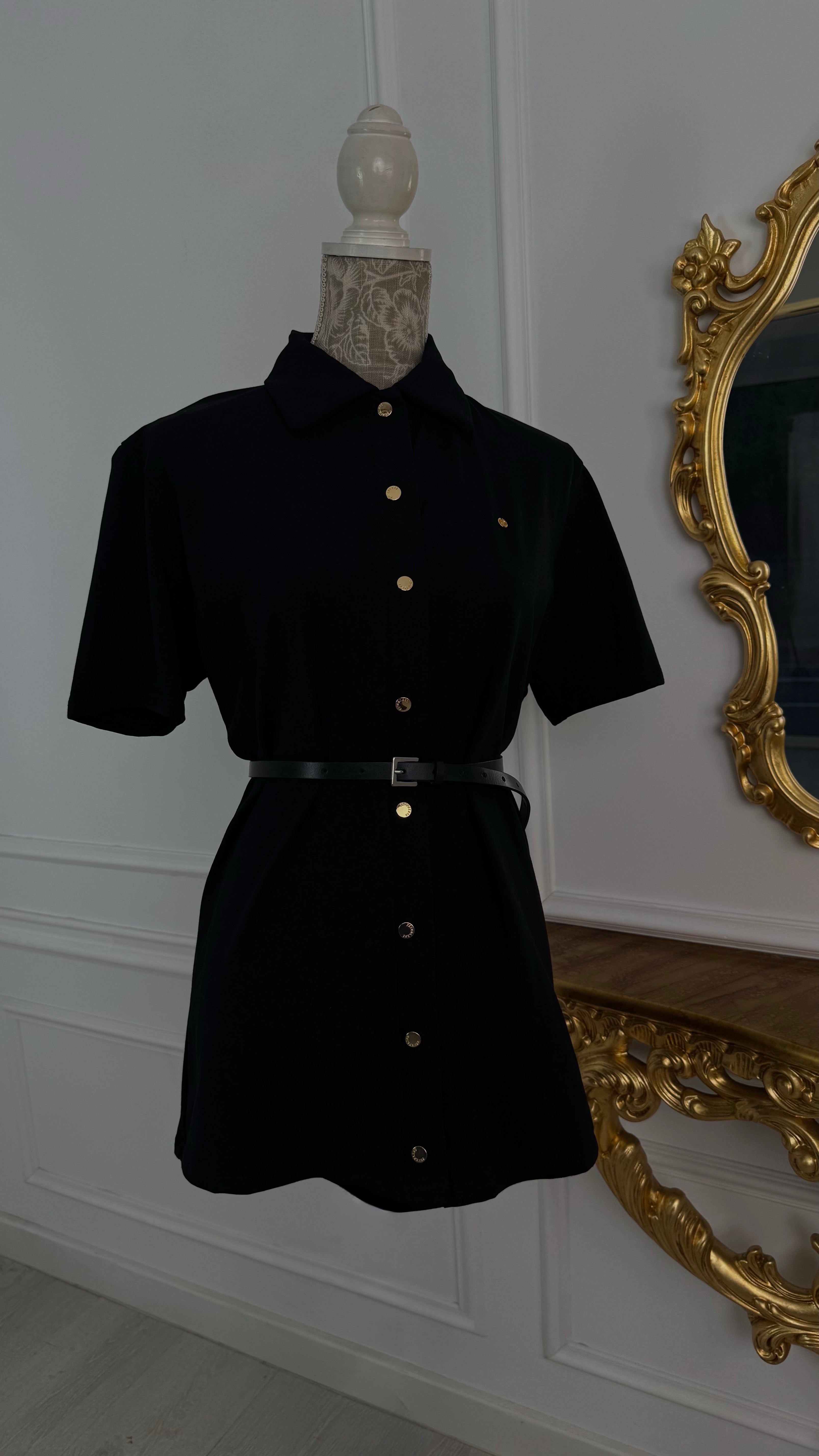 Tricou " Softie " cu guler și CAPSE DESCHIS Lung NEGRU