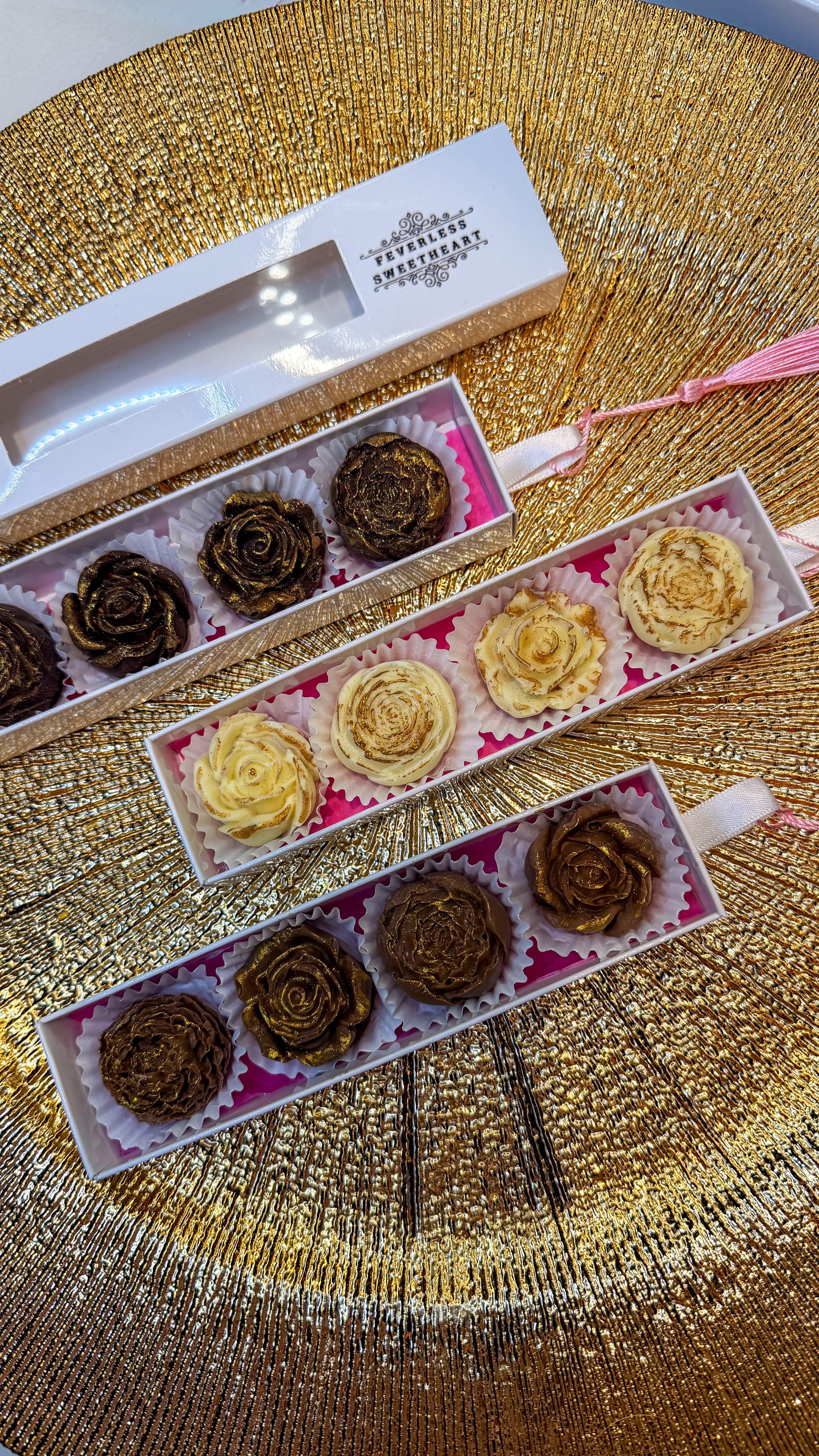 Cutie cu 1 Sertar 4 Praline "FLOWERS" din Ciocolatǎ Belgiană