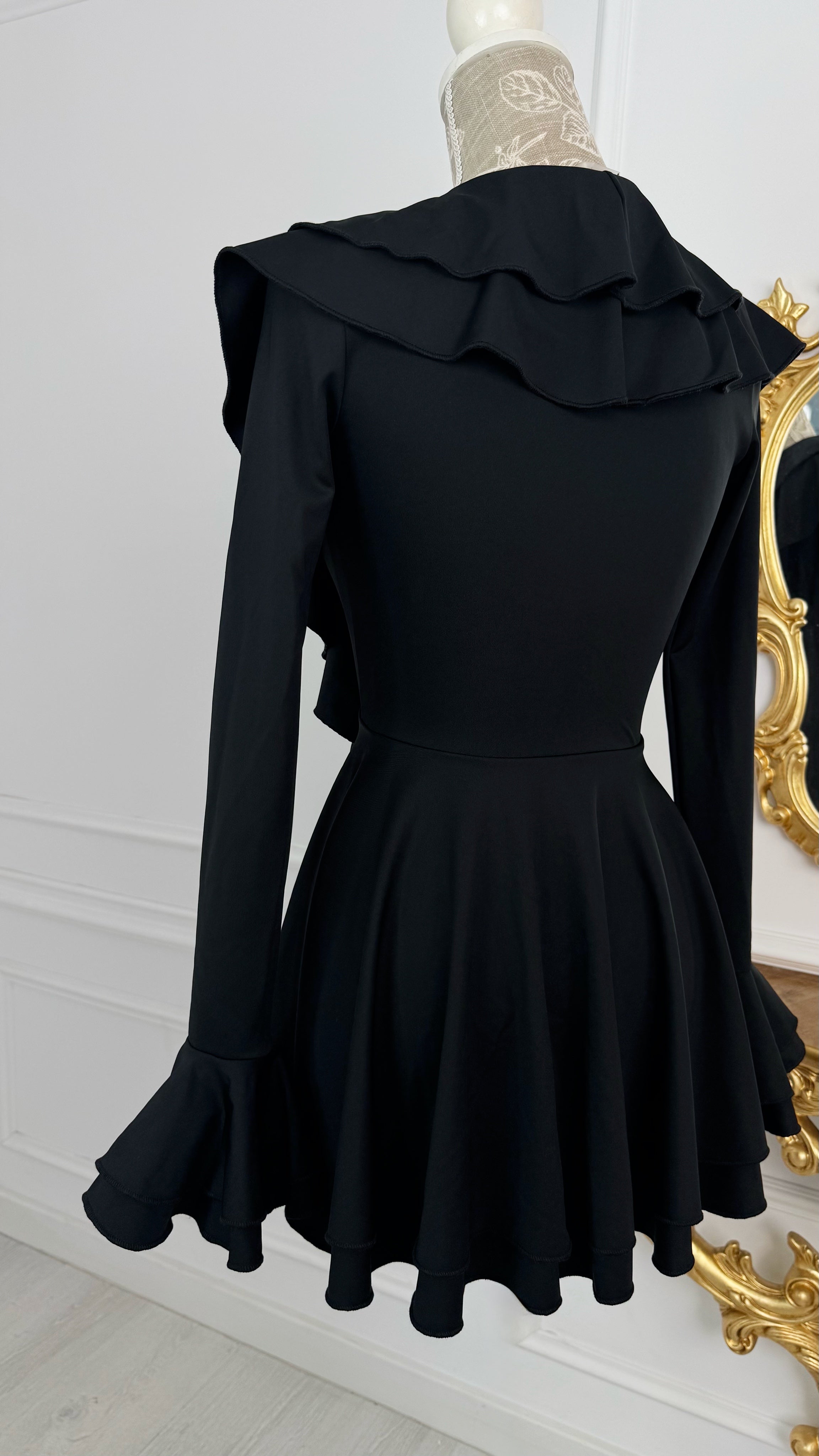 Rochie ALEXIS elasticǎ cu Volane mâneca lungǎ BLACK