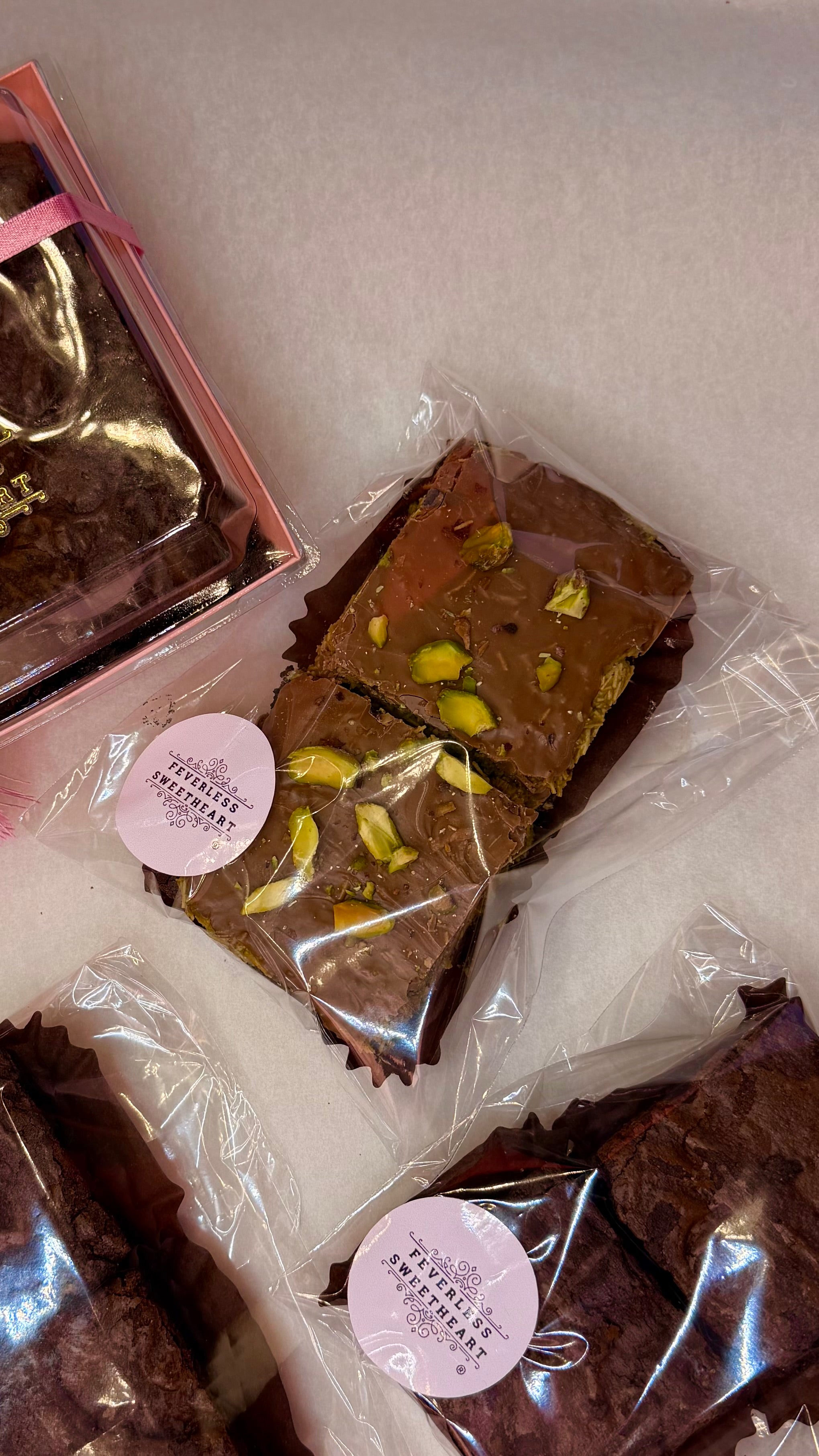 CUTIE TIP CADOU  BROWNIES DUBAI  - Super Moist cu Ciocolată Belgianǎ