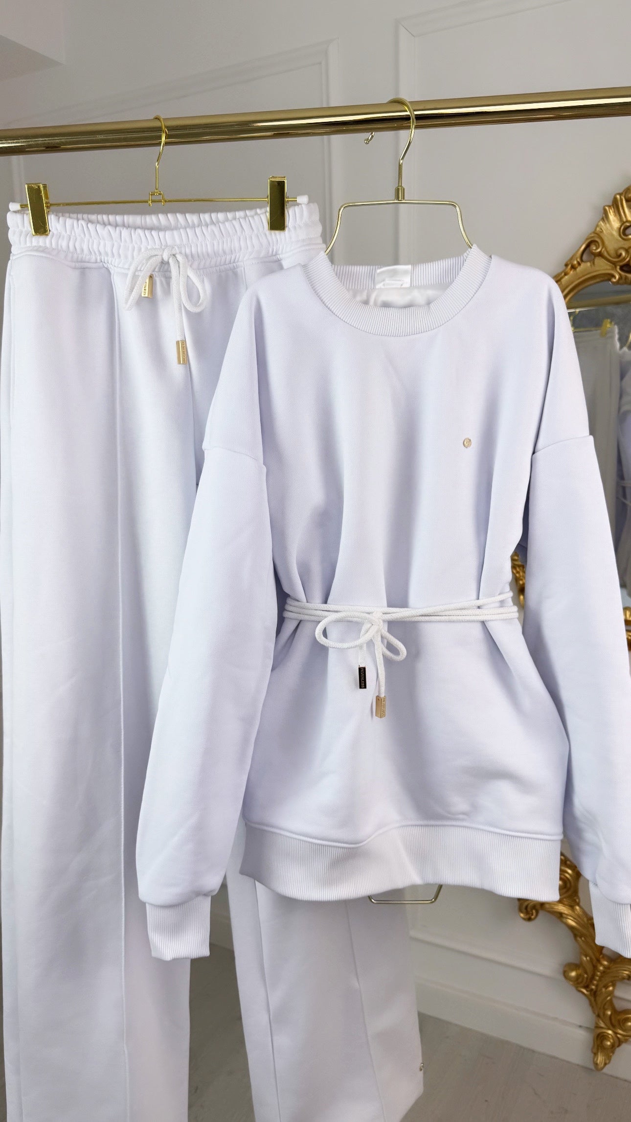 Set 2 Piese " Eria 500" Bluza cu Spatele Gol + Pantaloni Bumbac Drepți Lungi ALB