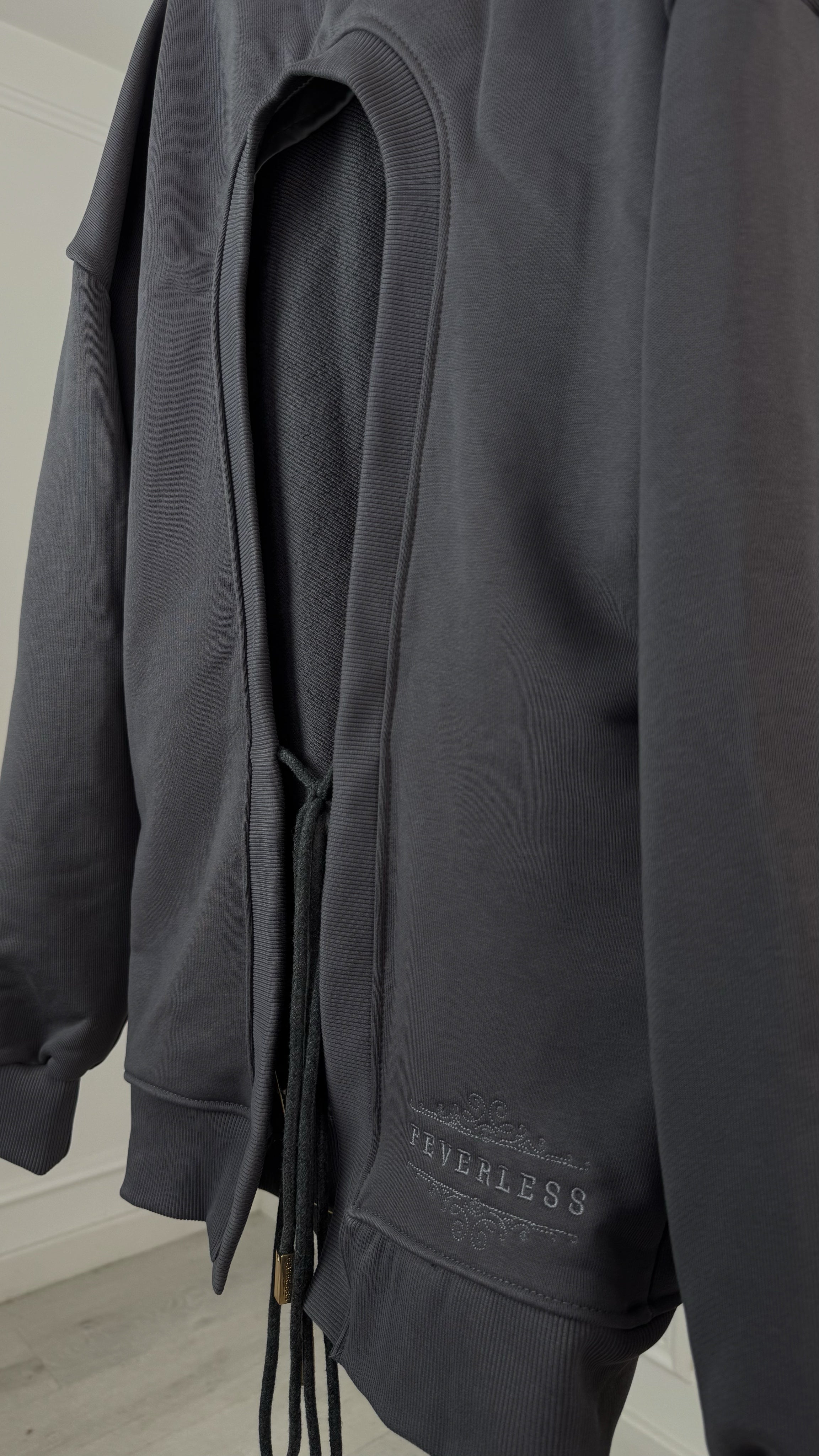 Bluză  " Eria 500 " cu spatele gol DARK GREY