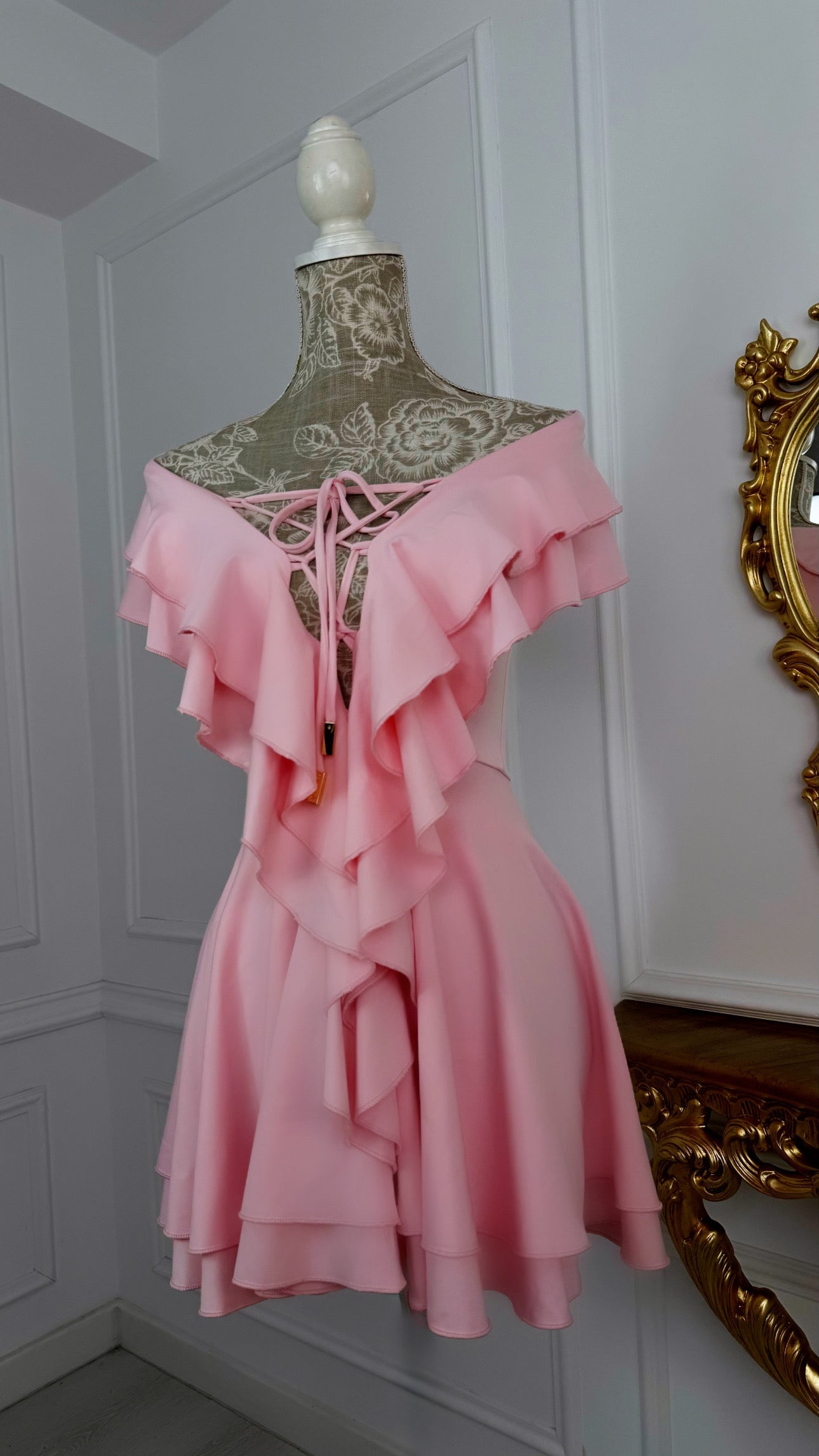 Rochie elasticǎ ALEXIS cu Volane print BLUSH PINK