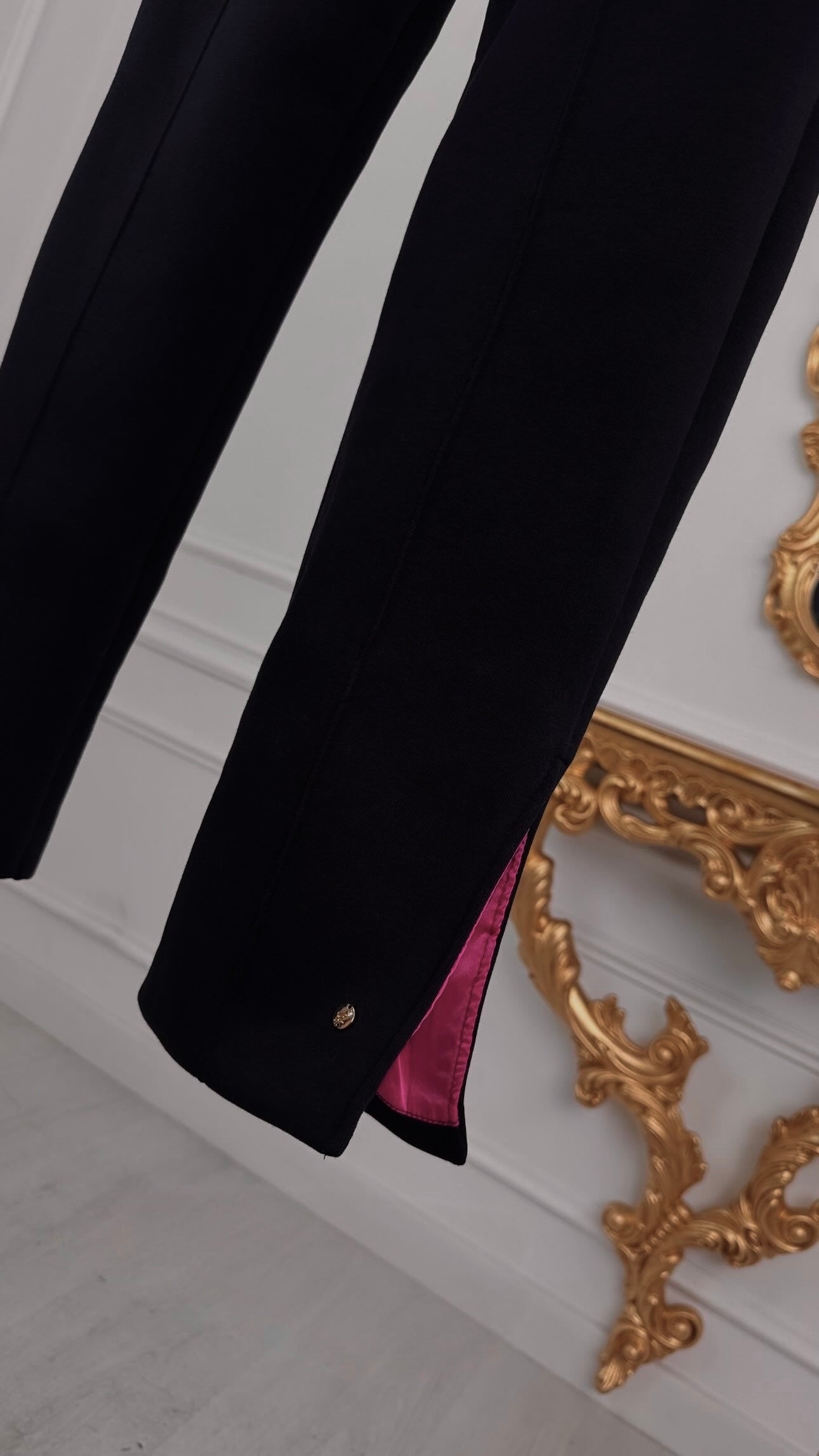 SET 2 piese Hanorac BLUSH cu spatele Gol + Pantaloni  "Blush" tip PANĂ cu SLIȚ - NEGRU