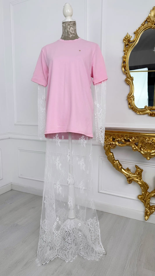 SET Tricou "SOFTIE" Baby PINK STANDARD CUT  + Rochie lungă din dantelă cu mâneca lungă ALB