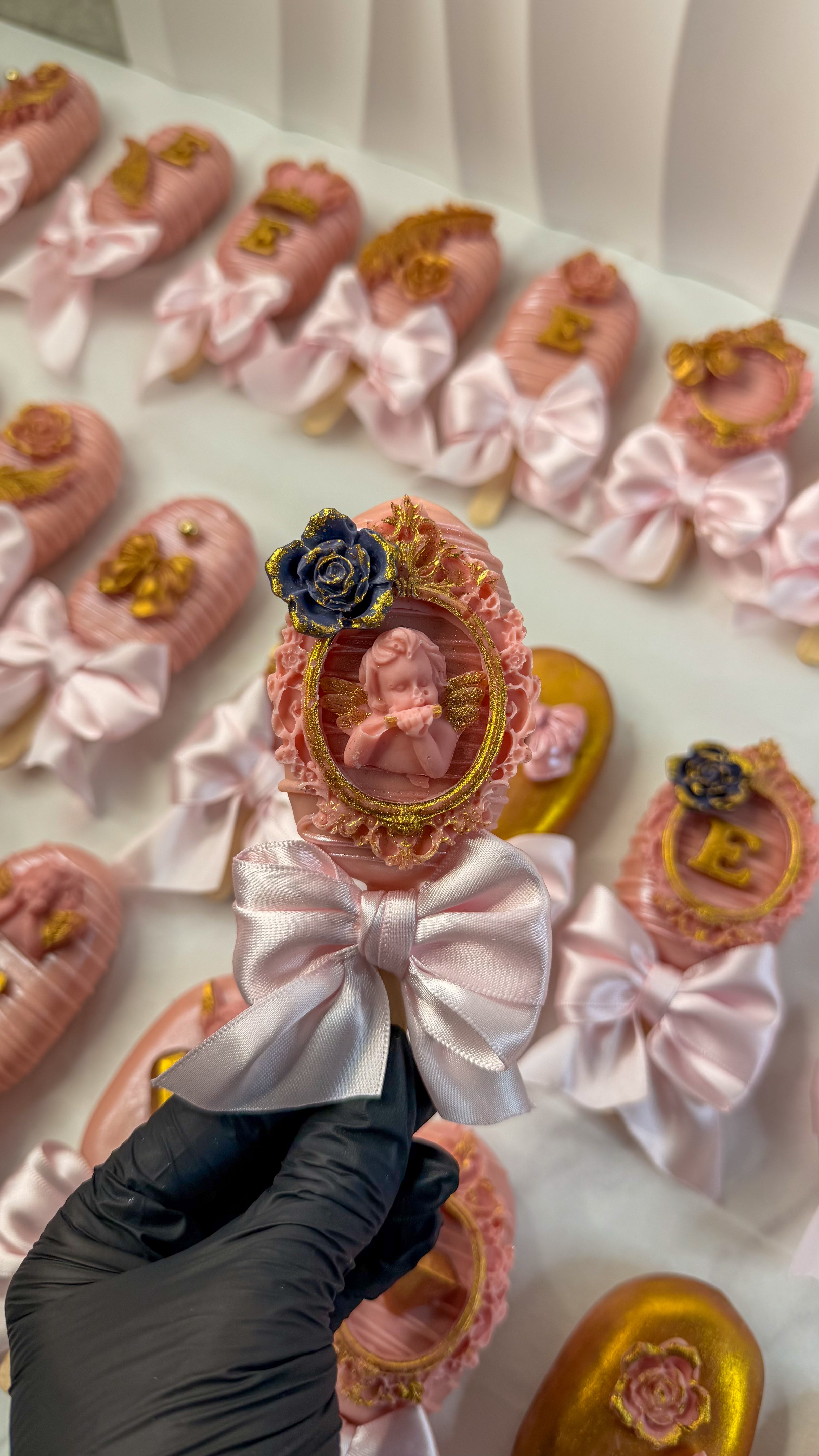 CAKESICLE cu Ambalaj individual inclus- Cutie acetofan -  Decor Premium îmbrăcate în Ciocolatǎ Belgianǎ Callebaut m