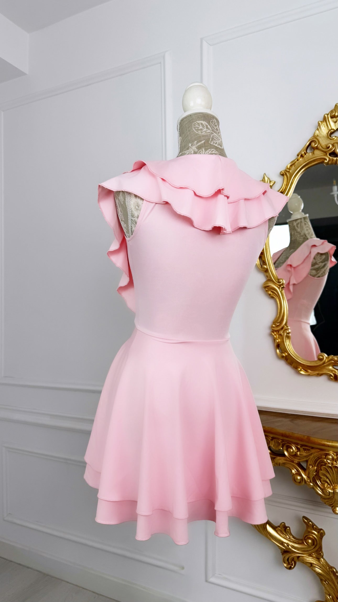 Rochie elasticǎ ALEXIS cu Volane print BLUSH PINK