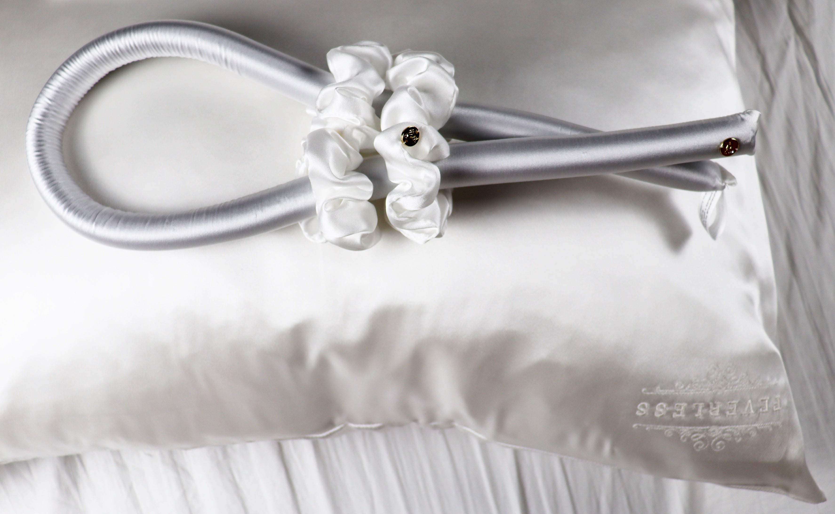STANDARD Size Silk Heatless Curler with SILK Scrunchies White