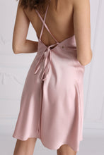 Load image into Gallery viewer, Set Satin Wave - Short Robe + Backless Dress Powder Pink