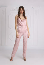 Încarcă imaginea în vizualizatorul Galerie, Set Satin Wave - Top cu Pantaloni Lungi Roz Pudră
