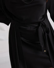 Load image into Gallery viewer, Satin Wave Medium Length Robe Black