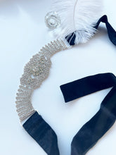 Load image into Gallery viewer, Choker &quot;Cinderella&quot; at the base of the neck with crystals and velvet by Shirley Navone.