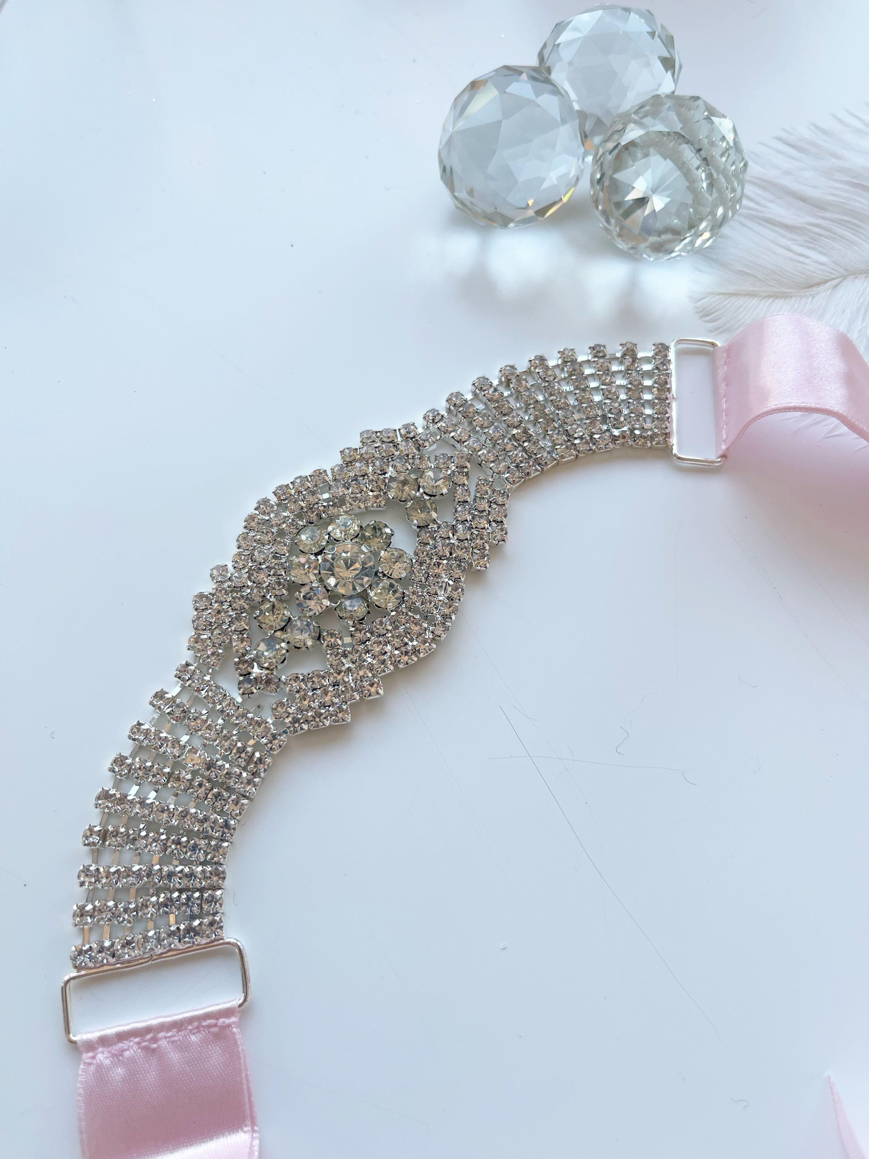 Choker "Cinderella" at the base of the neck with crystals and Pink Satin by Shirley Navone.