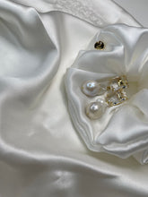 Load image into Gallery viewer, Earrings with Baroque Natural Pearl by Shirley Navone.
