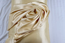 Încarcă imaginea în vizualizatorul Galerie, Față de pernă brodată FeverLess, din Mătase Naturală Mulberry cu fermoar Auriu