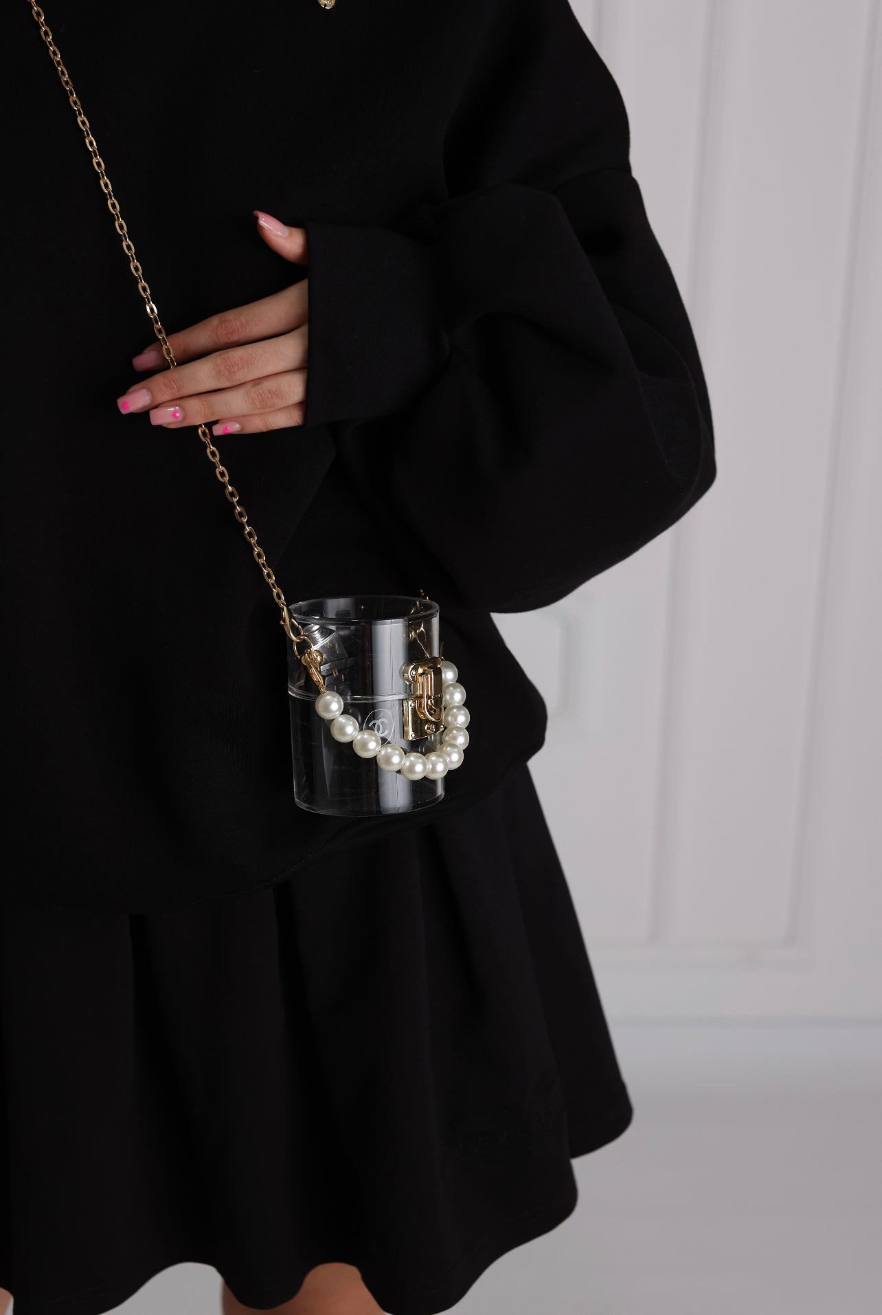 Bolso "Poppy Bag" transparente, cruzado y con cadena de perlitas