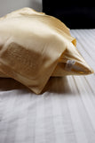 Funda de almohada bordada FeverLess, de Seda Natural Mulberry con cierre dorado