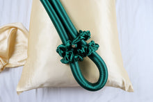 Load image into Gallery viewer, SET XXS Glowing Hair &amp; Skin - XXS Emerald Green Curler Kit + 1 FeverLess Natural Silk Golden Pillowcase.