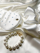 Load image into Gallery viewer, Seashell Pearl Bracelet by Shirley Navone with gold-plated metallic details.
